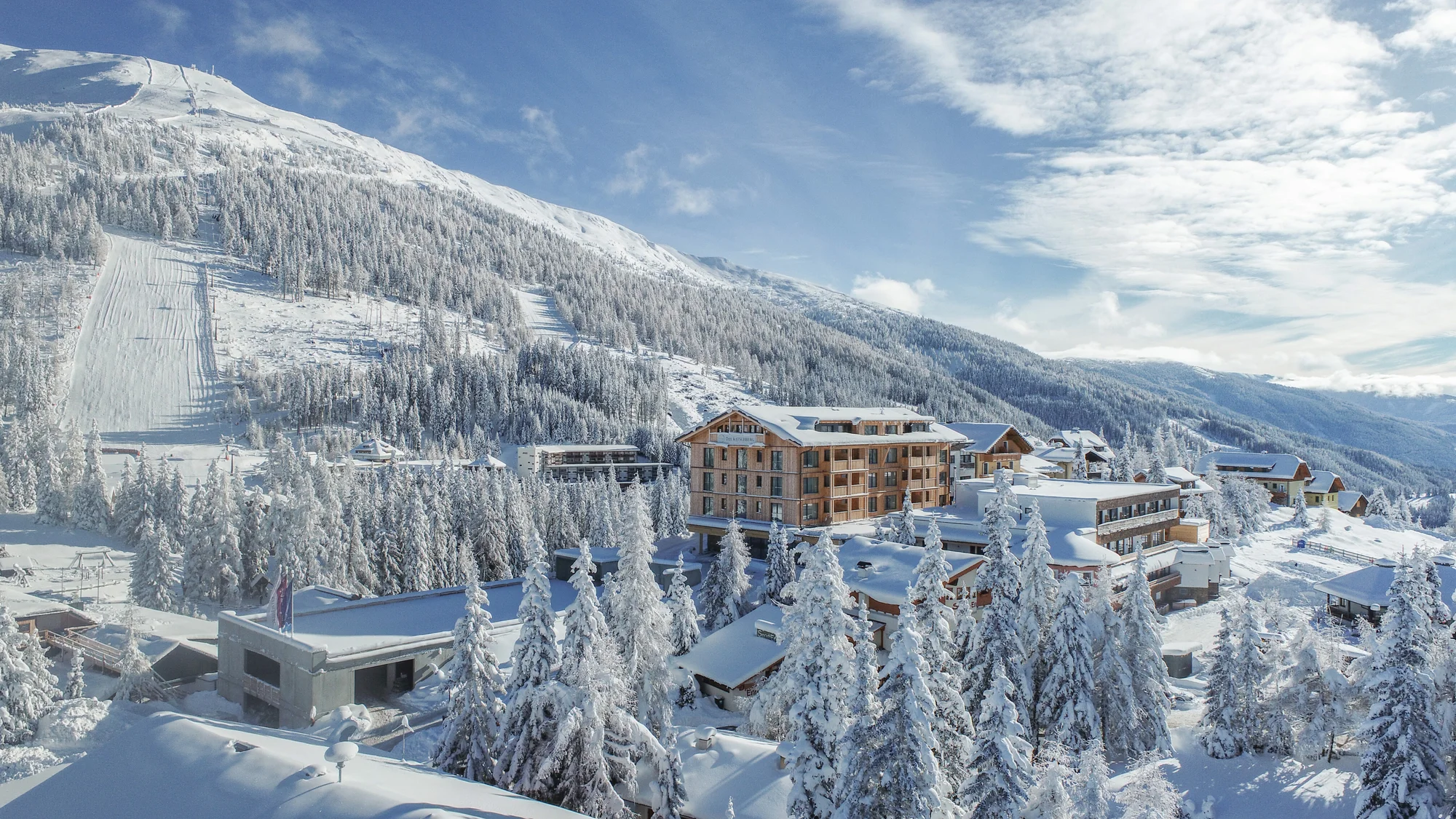 Na túry do Korutan: hotel u lanovky, neomezený wellness, polopenze plus a lyžování