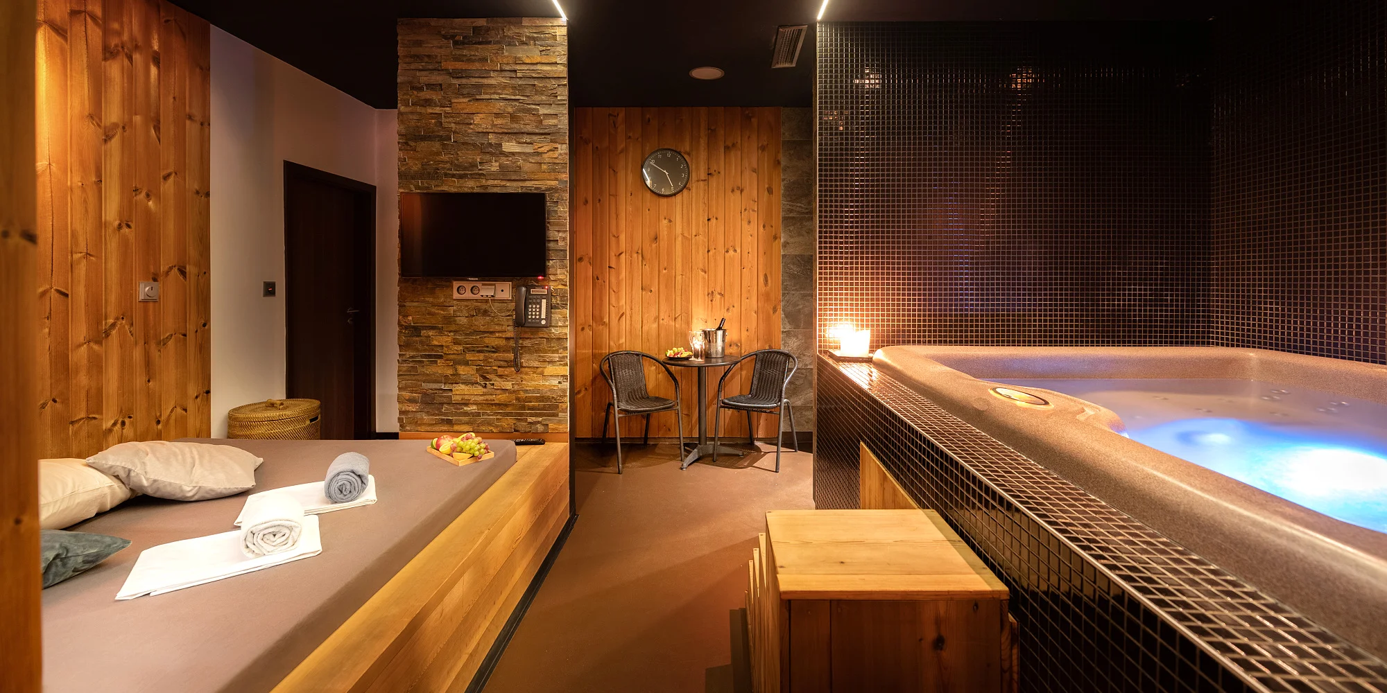 Soukromé spa Klasik pro dva: sauna, vířivka i láhev dle vlastního výběru