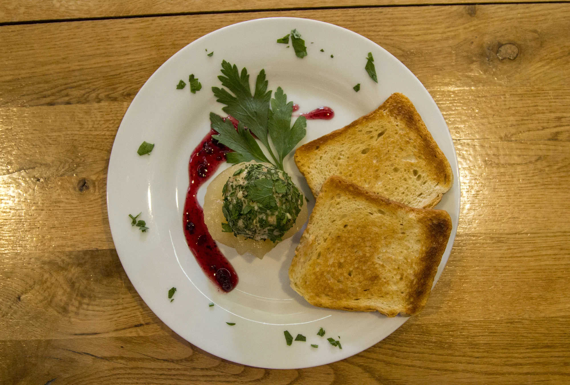 Svatomartinské menu: dozlatova pečené stehno, červené zelí, paštička, kaldoun i perník