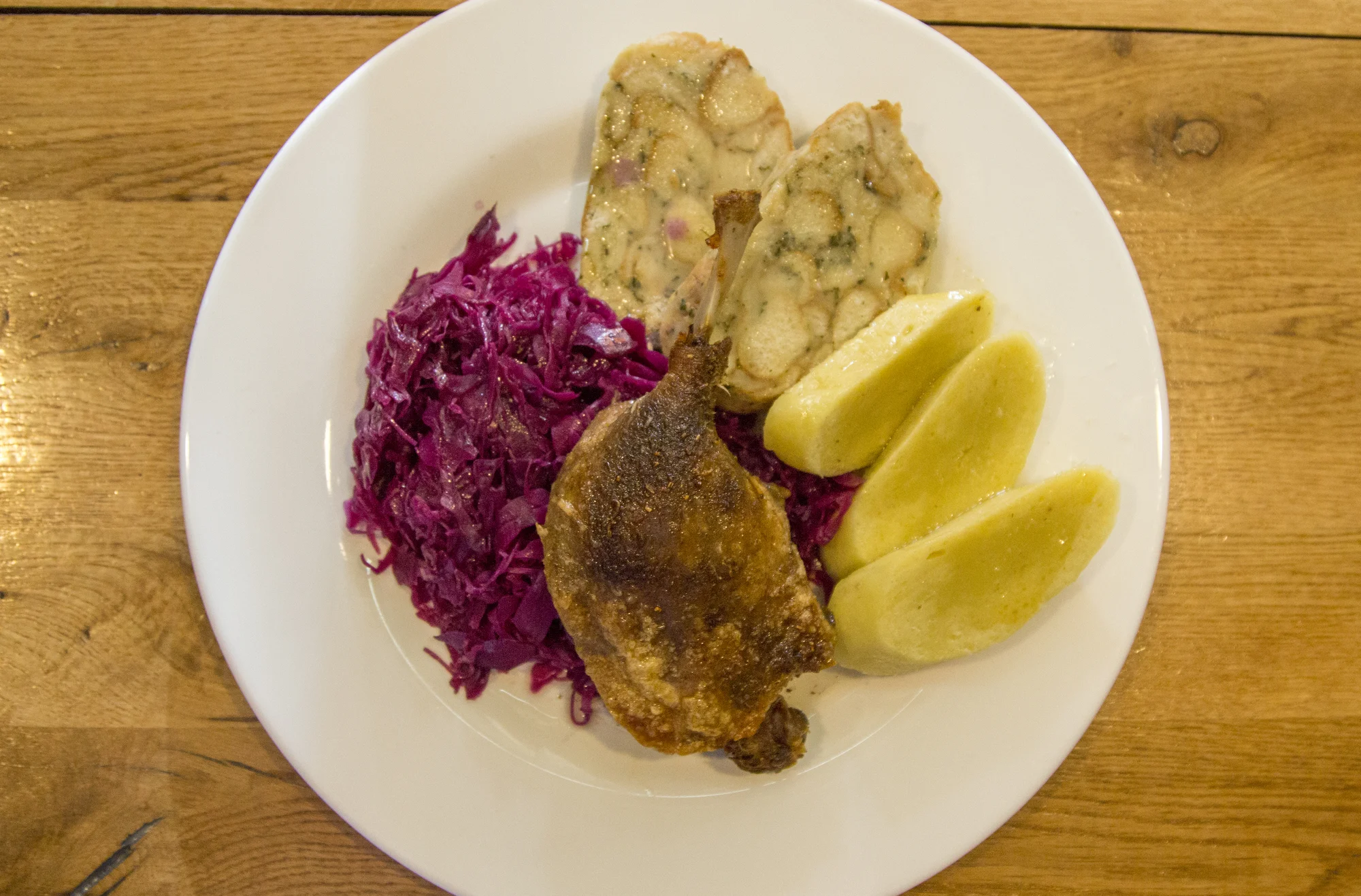 Svatomartinské menu: dozlatova pečené stehno, červené zelí, paštička, kaldoun i perník