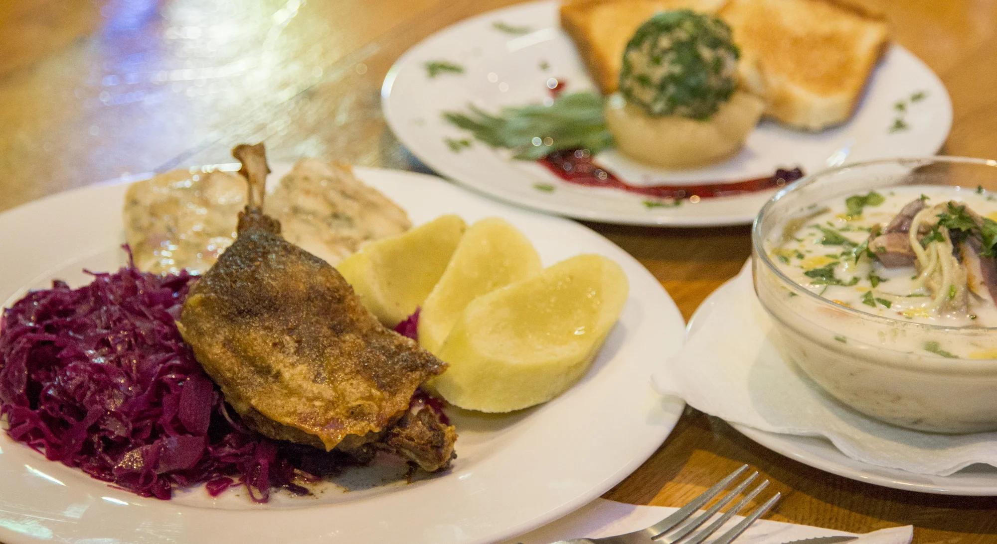 Svatomartinské menu: dozlatova pečené stehno, červené zelí, paštička, kaldoun i perník