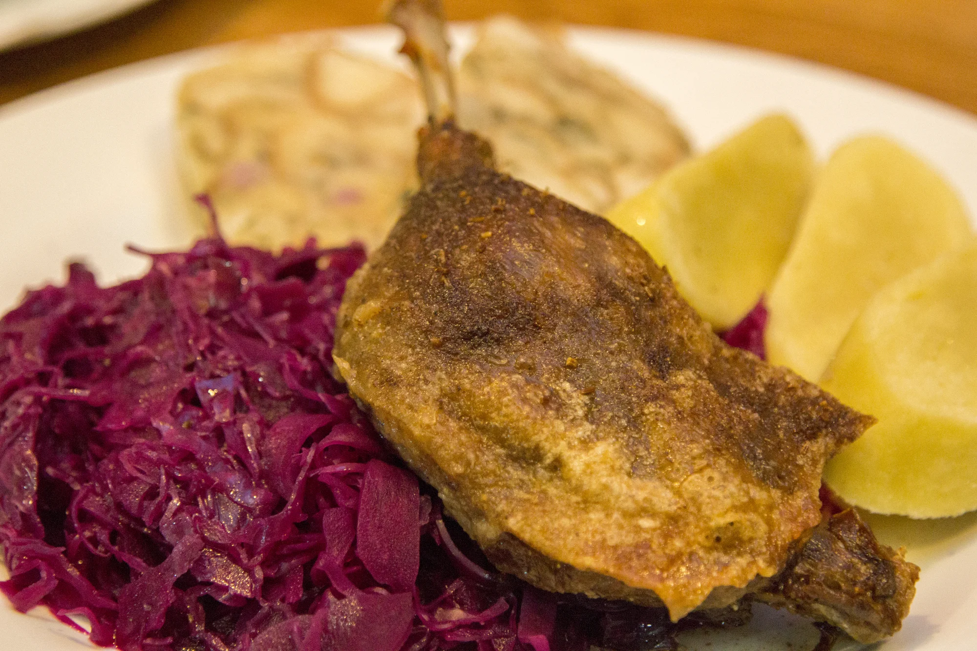 Svatomartinské menu: dozlatova pečené stehno, červené zelí, paštička, kaldoun i perník