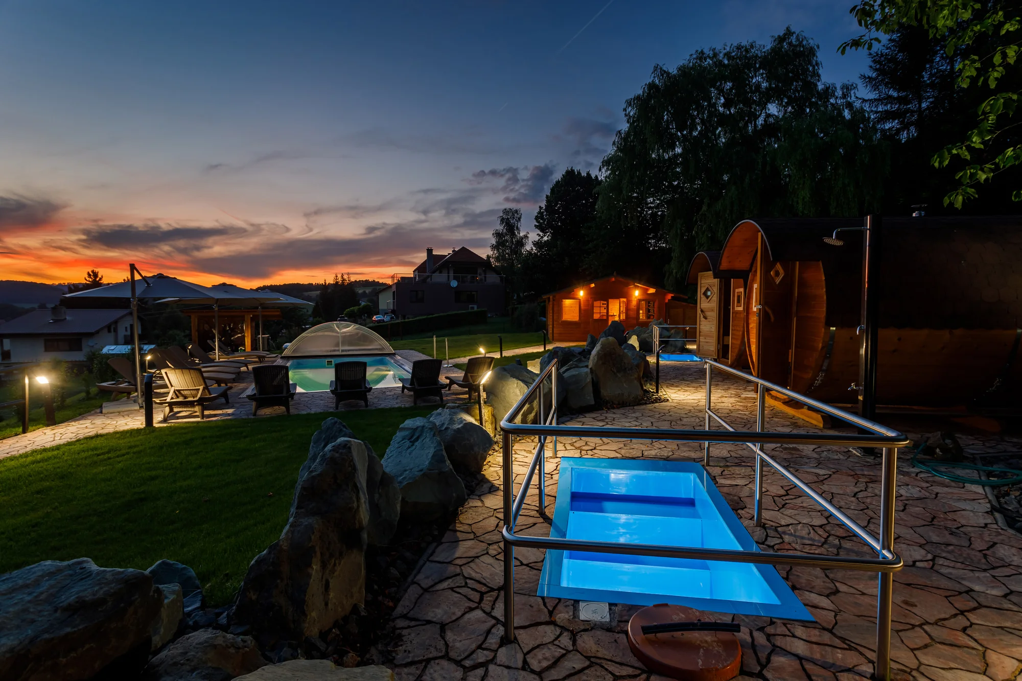 Ve všední dny za relaxací: 2 hodiny ve venkovním wellness i 3chodové menu pro 2 osoby
