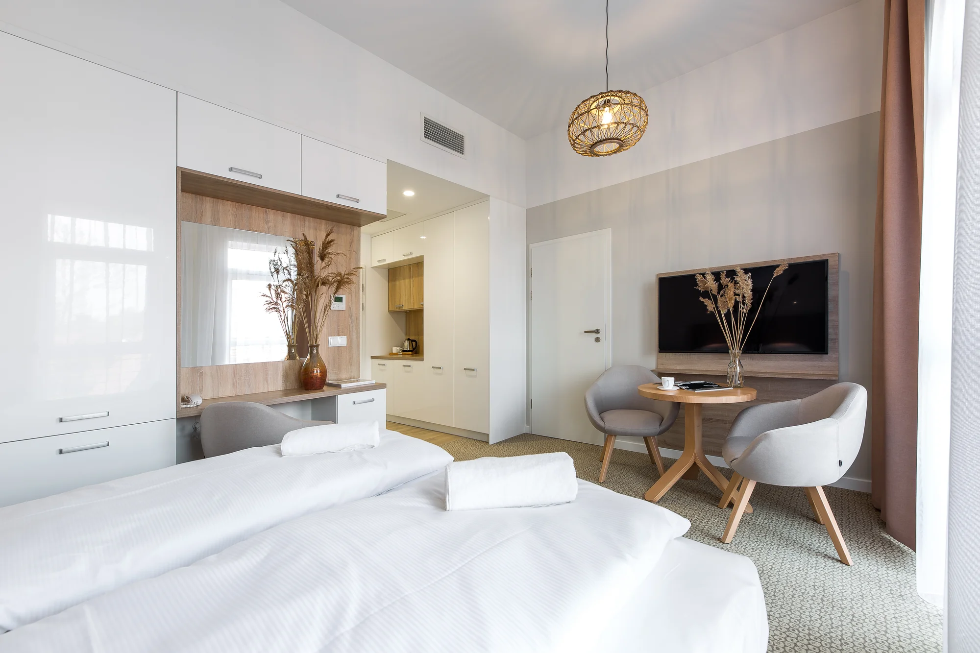 Luxusní pobyt u Baltu a jezera Jamno: hotel s wellness a střešní terasou, snídaně nebo polopenze