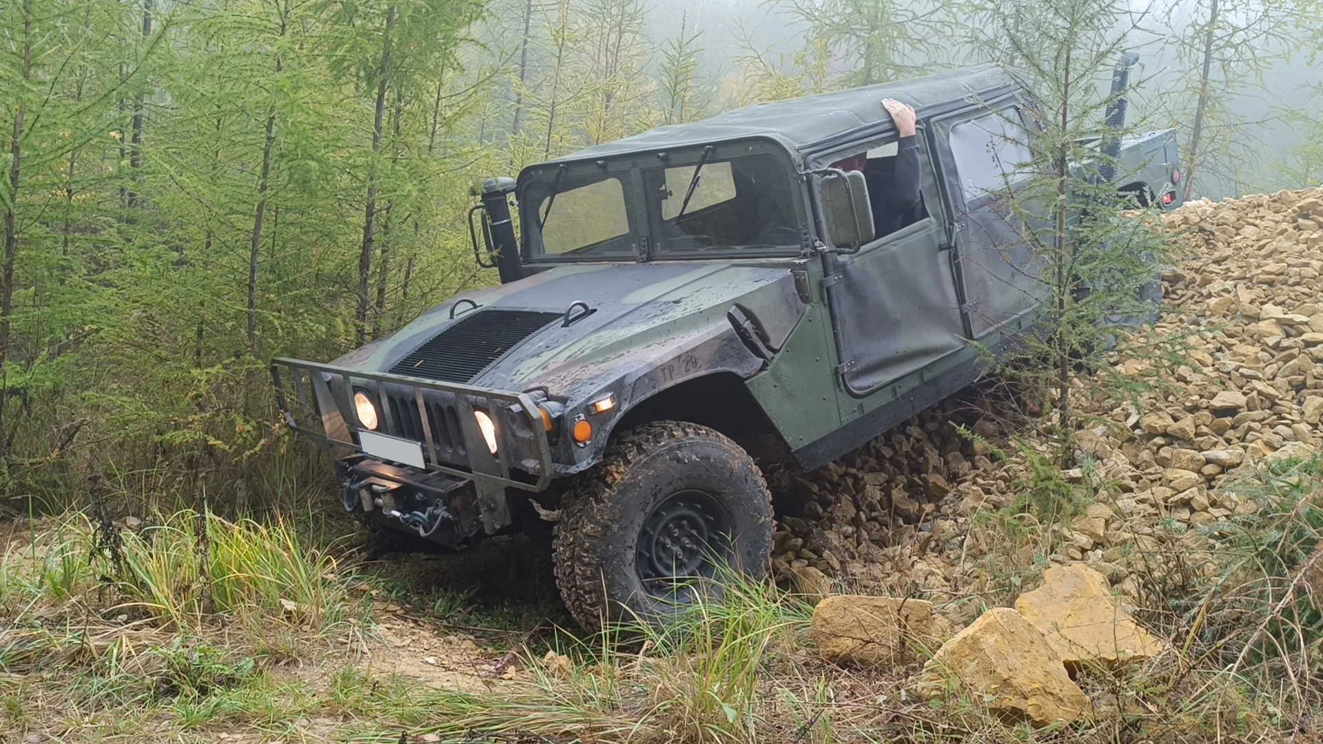 Zážitková jízda s instruktorem v armádním terénním voze Humvee: 15-60 min, možnost spolujezdce