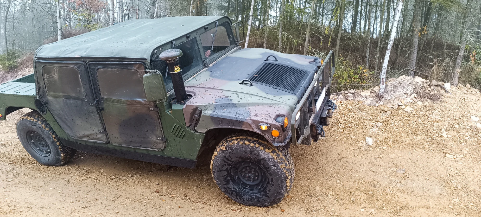 Zážitková jízda s instruktorem v armádním terénním voze Humvee: 15-60 min, možnost spolujezdce