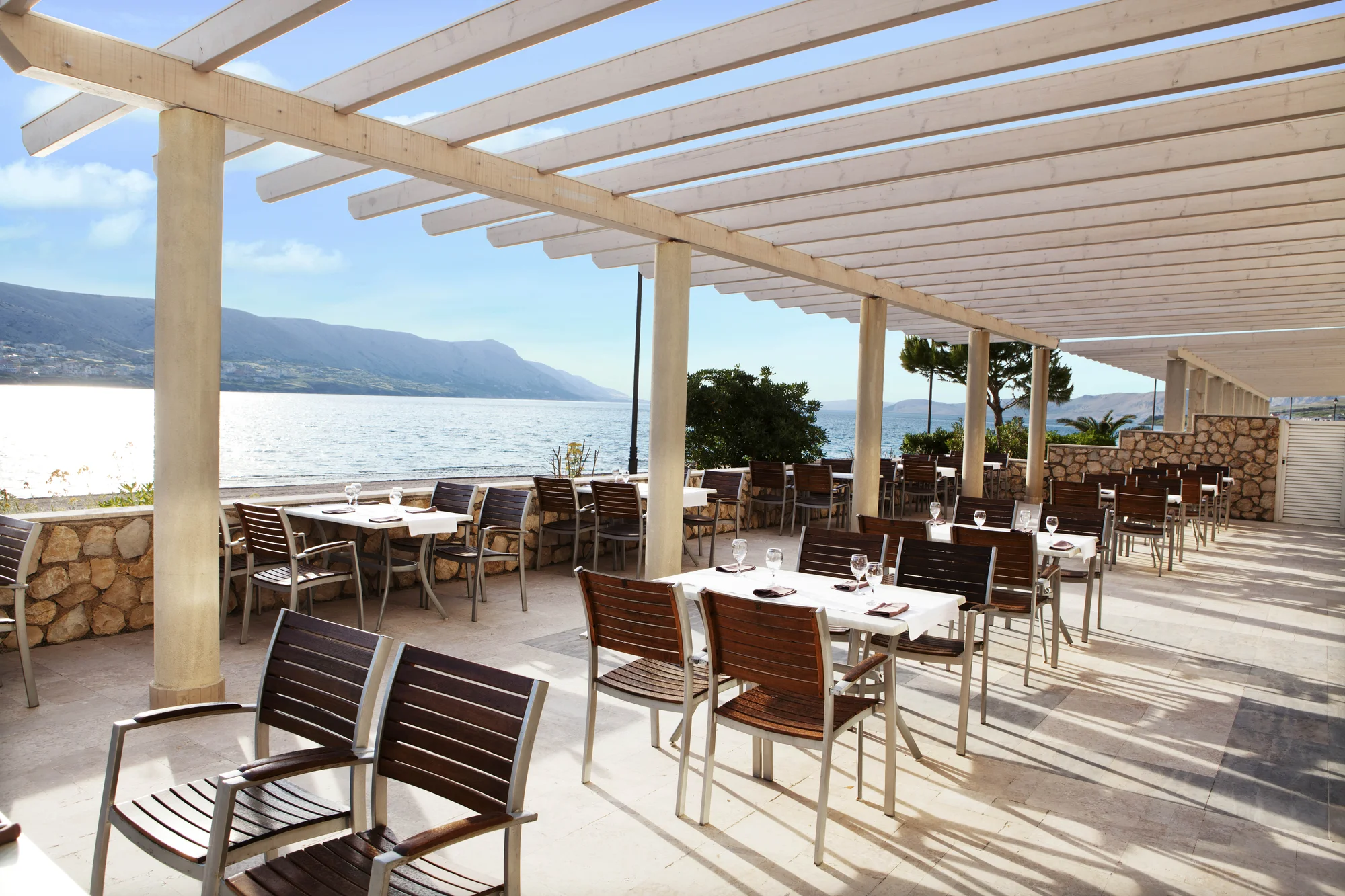 Dovolená v Chorvatsku: hotel u oblázkové pláže, all inclusive a až 2 děti zdarma