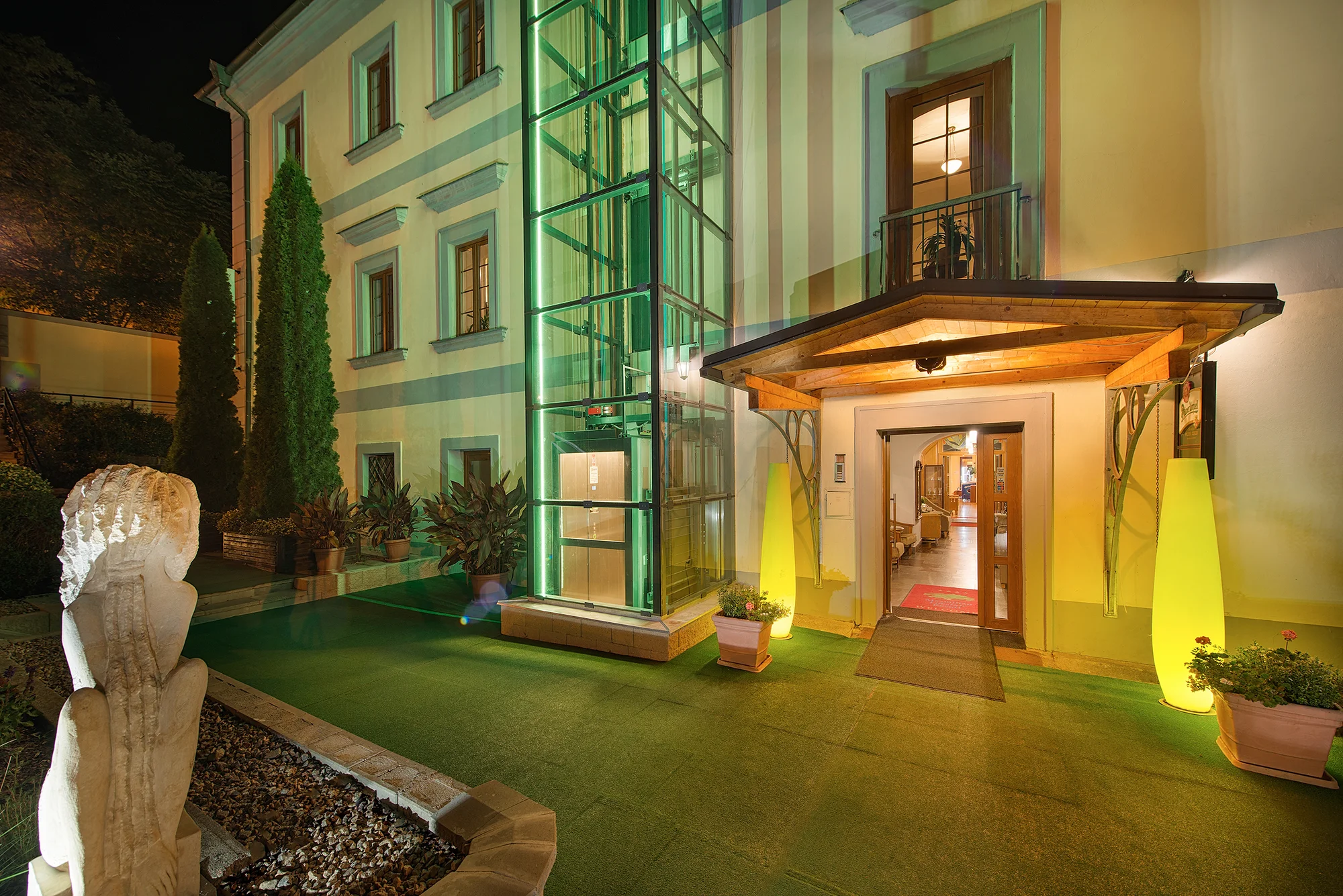 Zámecký pobyt: park s unikátním labyrintáriem, polopenze i bazén a sauna
