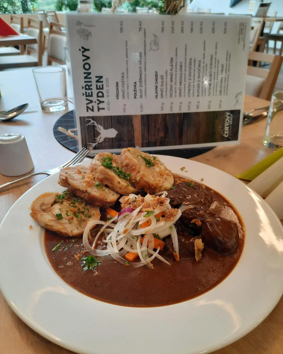 Otevřené vouchery na 300 až 1000 Kč do restaurace s výhledem na Čertovy skály