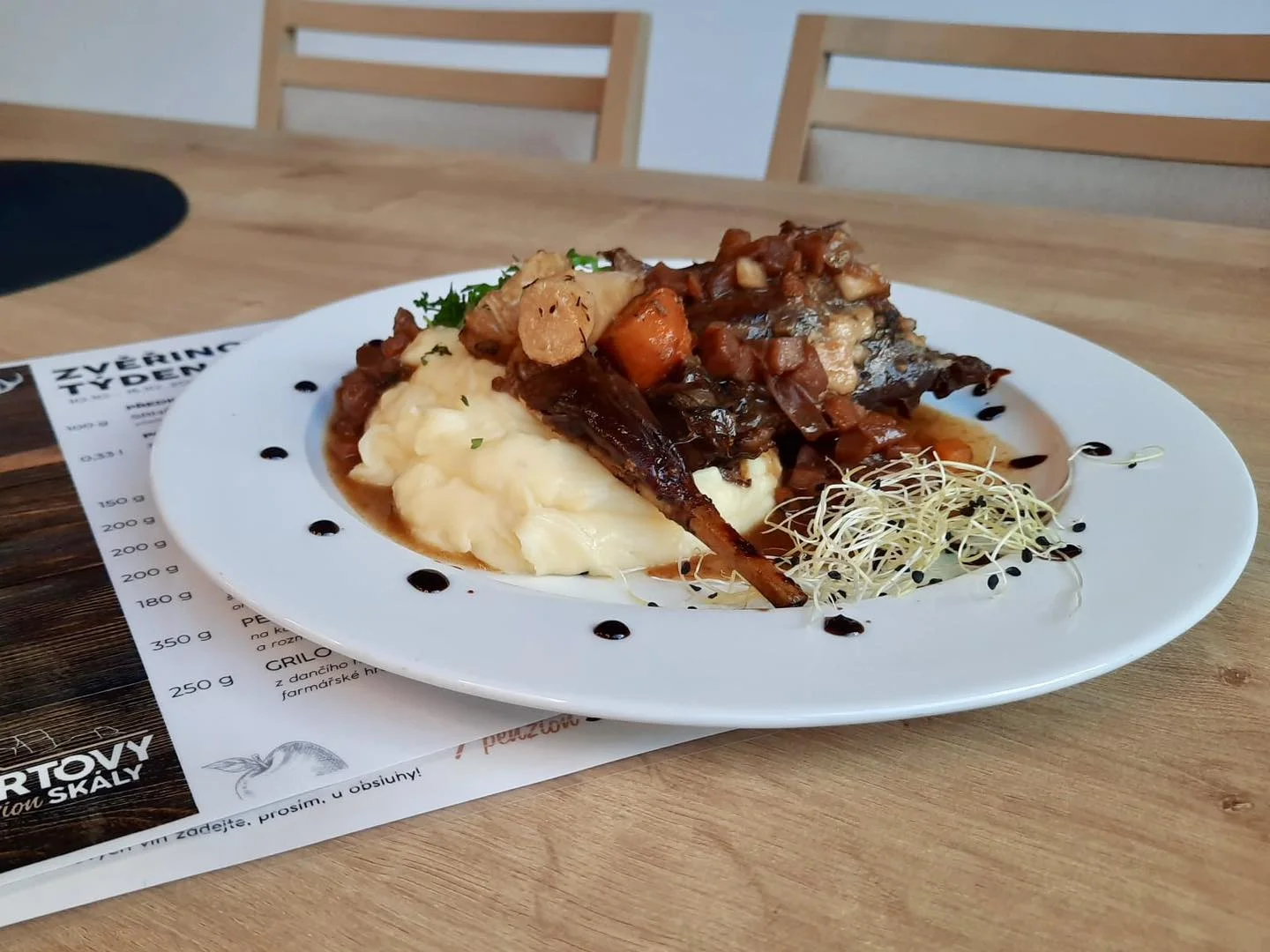 Otevřené vouchery na 300 až 1000 Kč do restaurace s výhledem na Čertovy skály