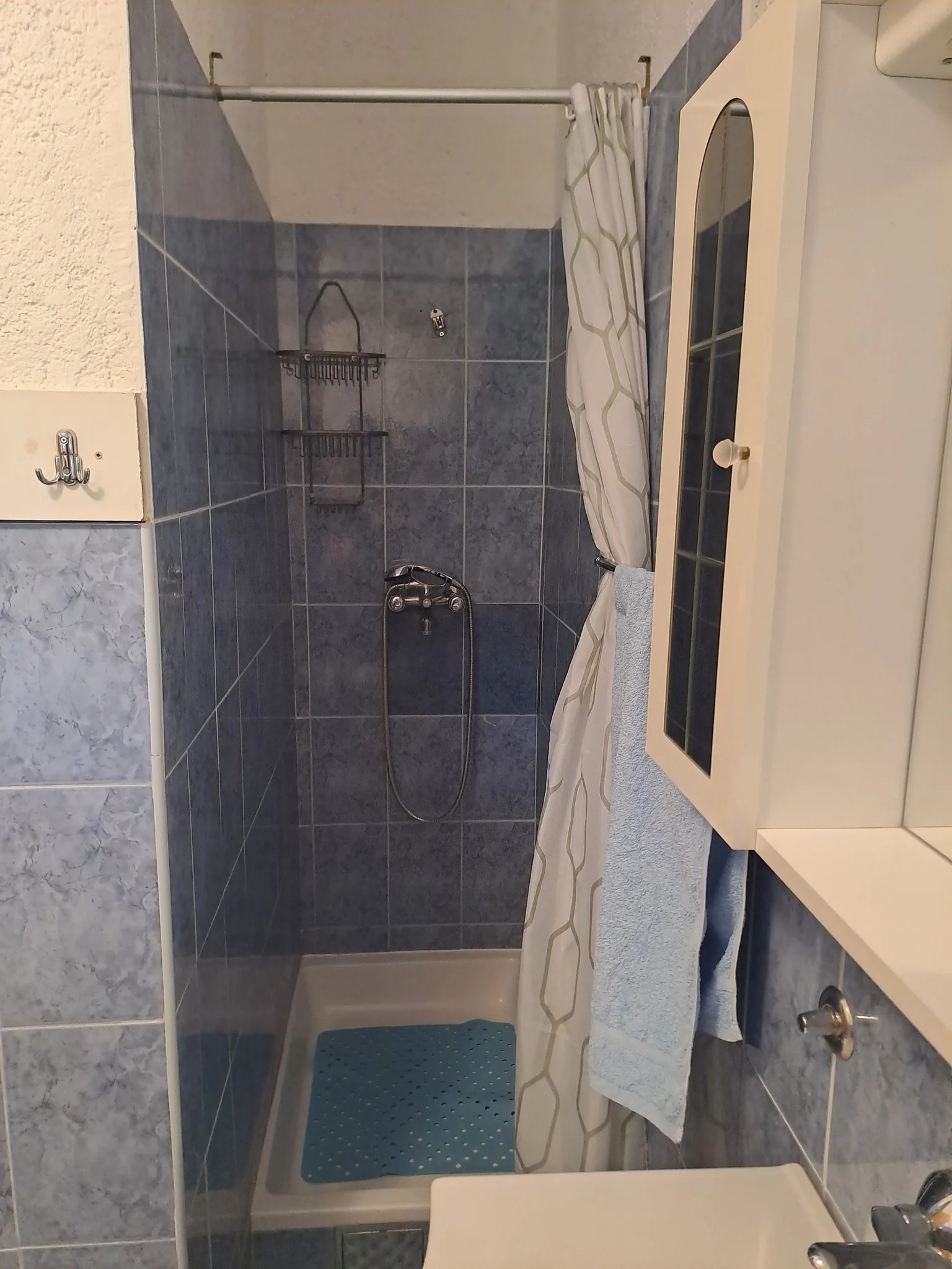 Vybavené apartmány s balkonem pro 4–5 osob v chorvatském Karlobagu
