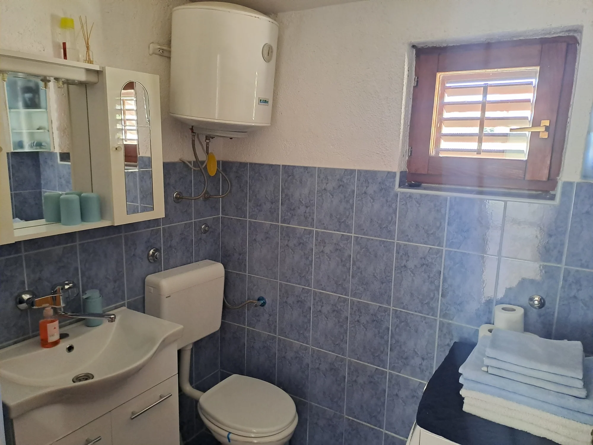 Vybavené apartmány s balkonem pro 4–5 osob v chorvatském Karlobagu