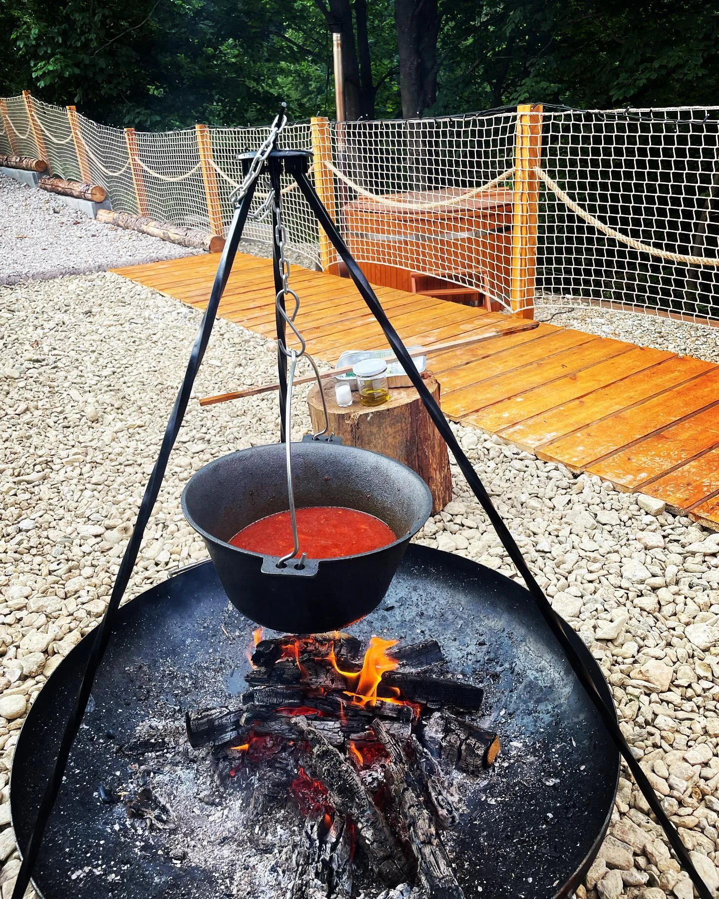 Romantika v Jizerkách: pobyt v tiny house s venkovním koupacím sudem pro 2 osoby
