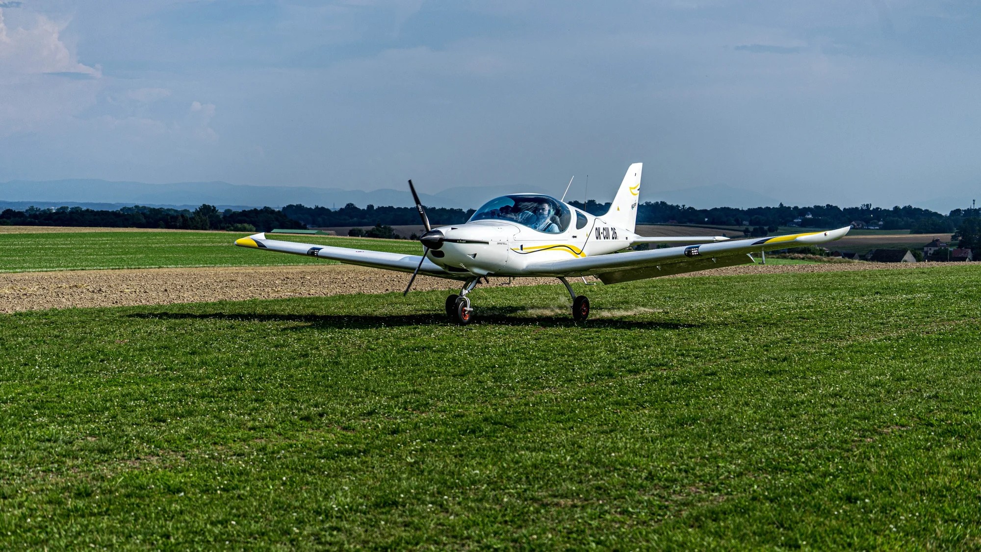 Prohlídka mezinárodního letiště včetně letu nebo pilotní výcvik na zkoušku
