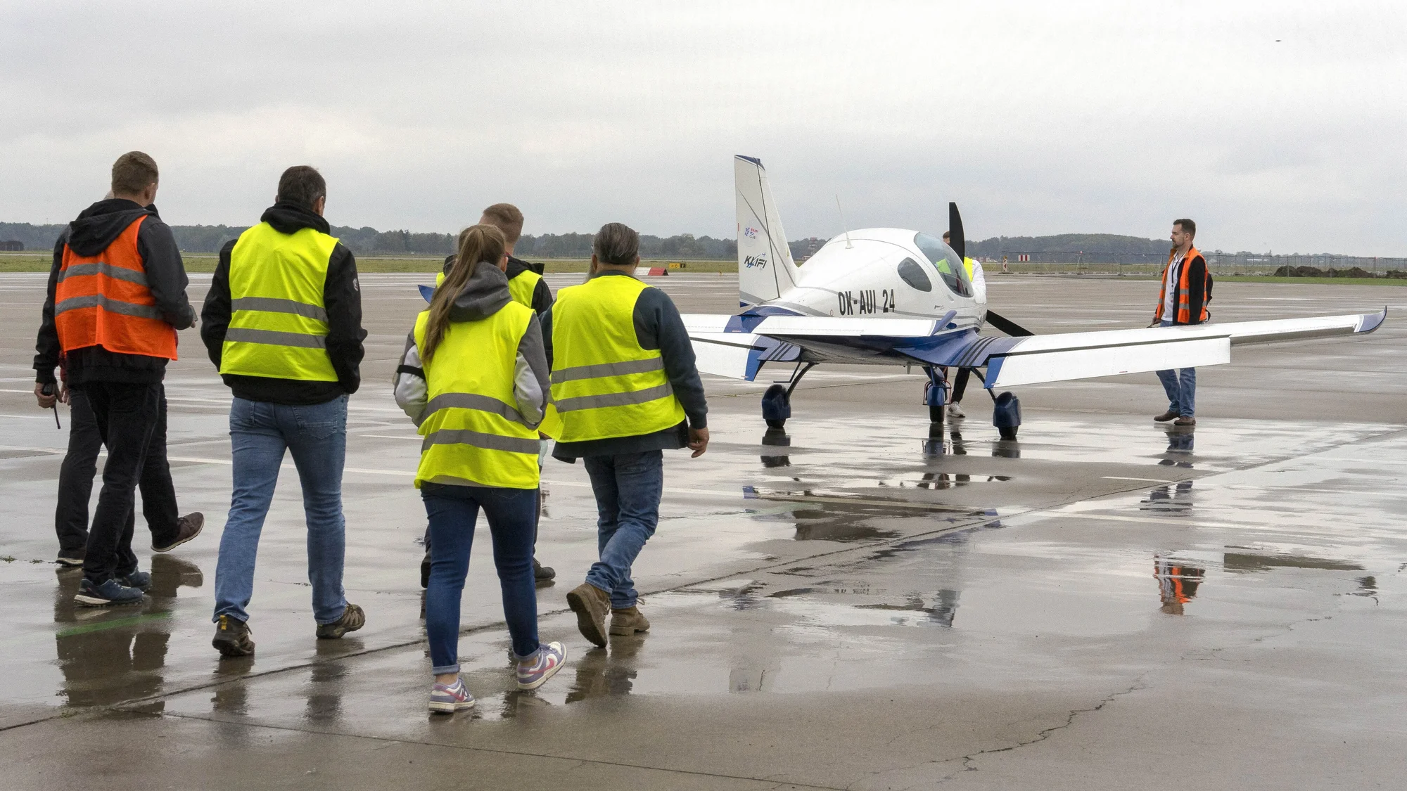 Prohlídka mezinárodního letiště včetně letu nebo pilotní výcvik na zkoušku