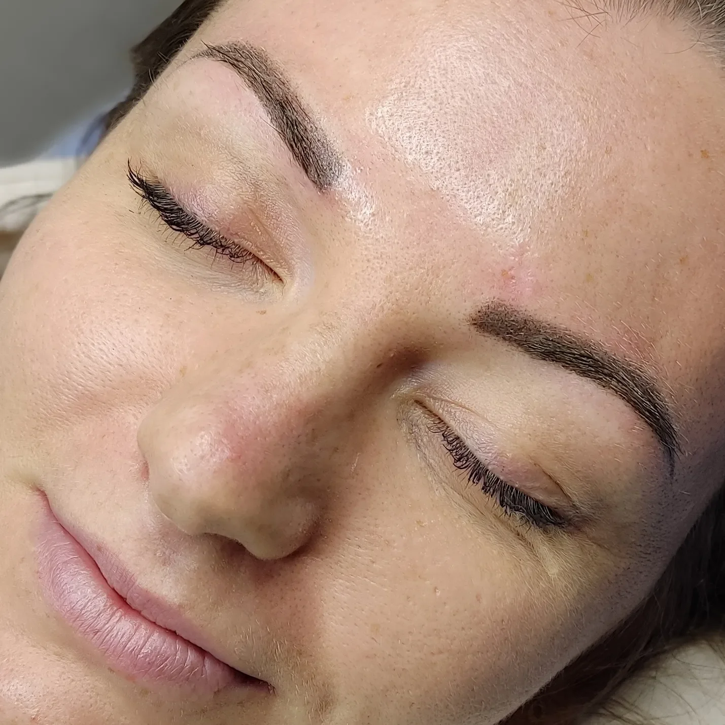 Permanentní make-up: microblading, horní linky, PMU rty a pudrové obočí