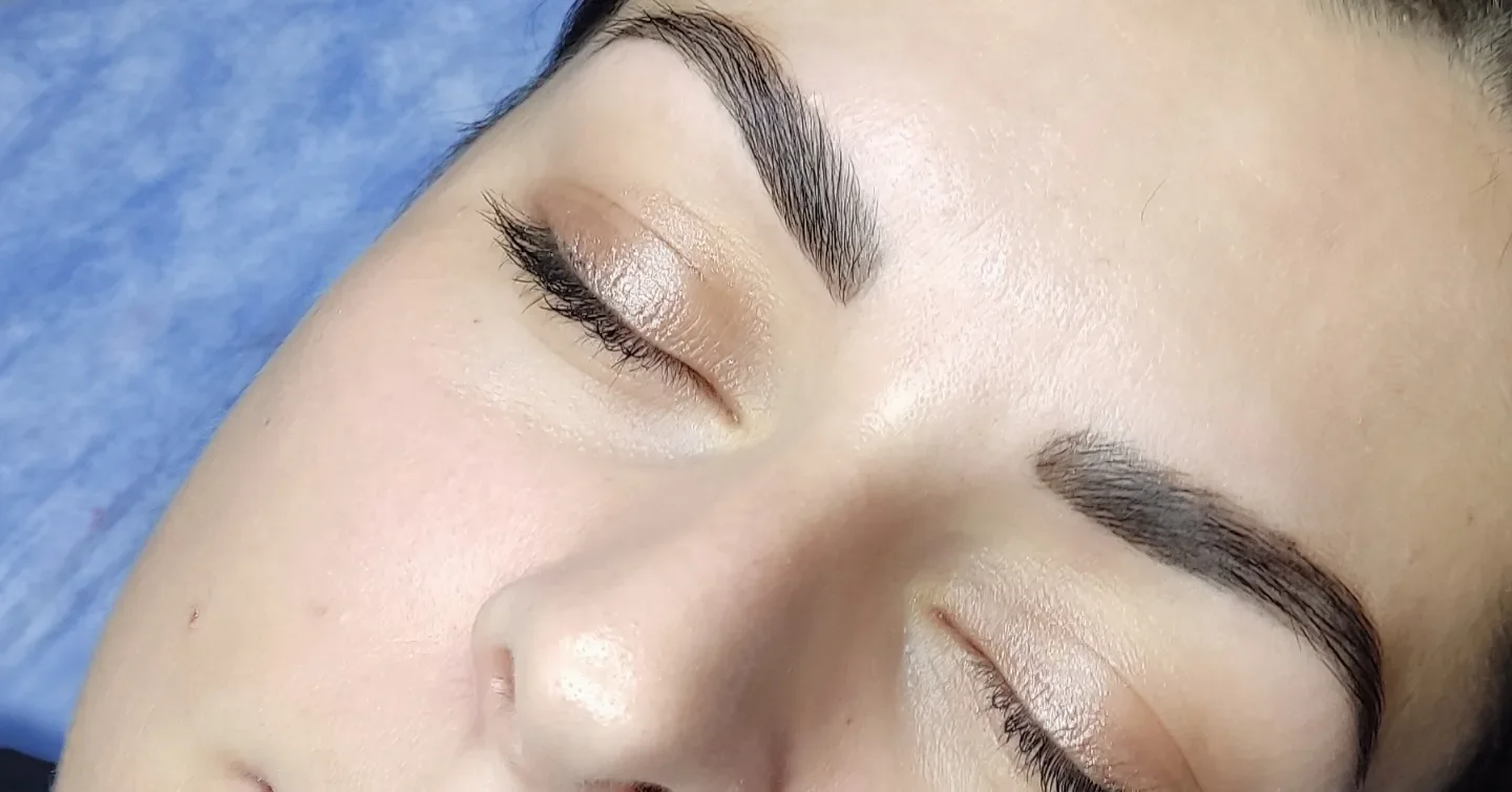 Permanentní make-up: microblading, horní linky, PMU rty a pudrové obočí