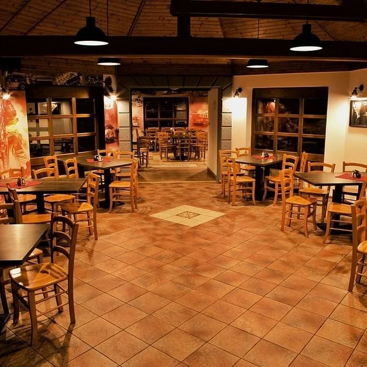 Klasický nebo dvojitý burger i s hranolky a omáčkou pro 1 či 2 osoby