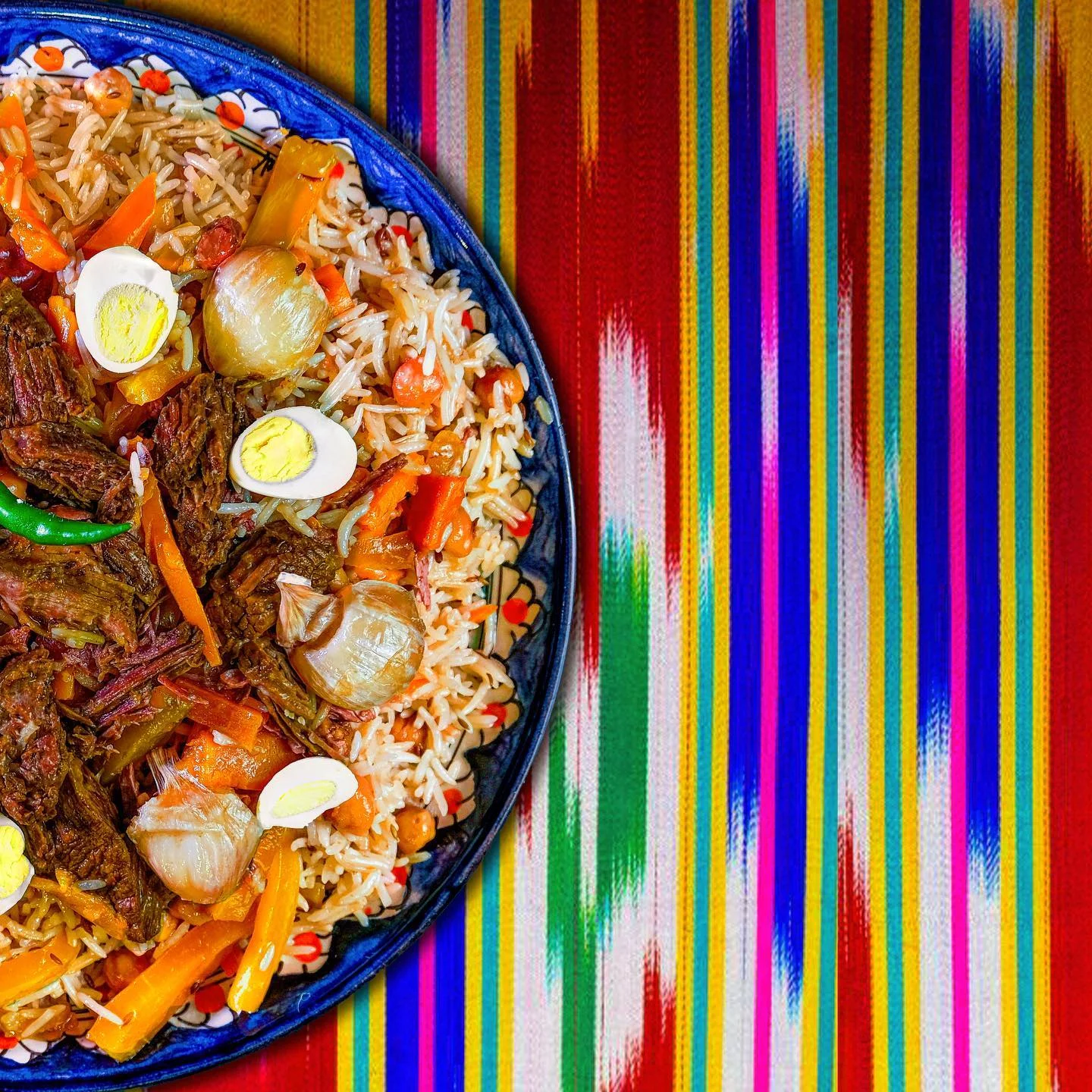 Uzbecké degustační menu pro 2–4 osoby v samém centru Prahy: chuchvara, pilaf i samsa, manti a šašlik