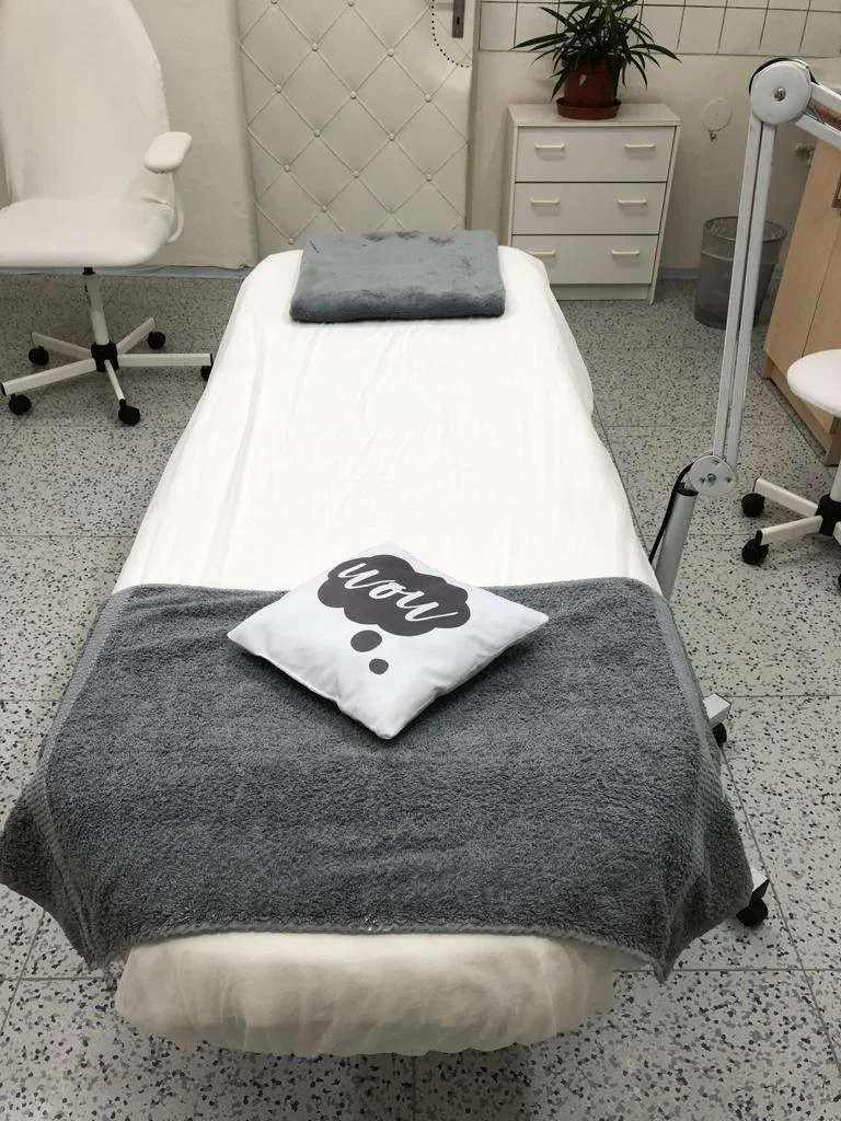 Kosmetické ošetření dle výběru: péče s čistěním, regenerací nebo chemickým peelingem