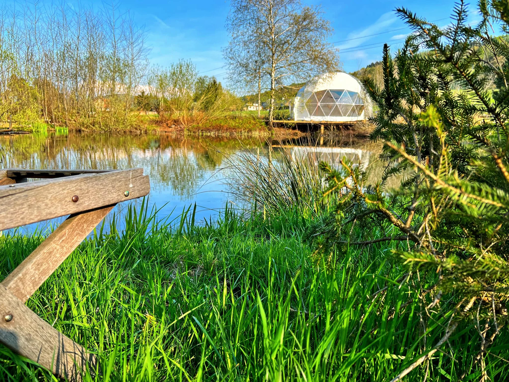 Glamping s rybníkem a horkou lázní na severu Čech: ubytování až pro 6 osob
