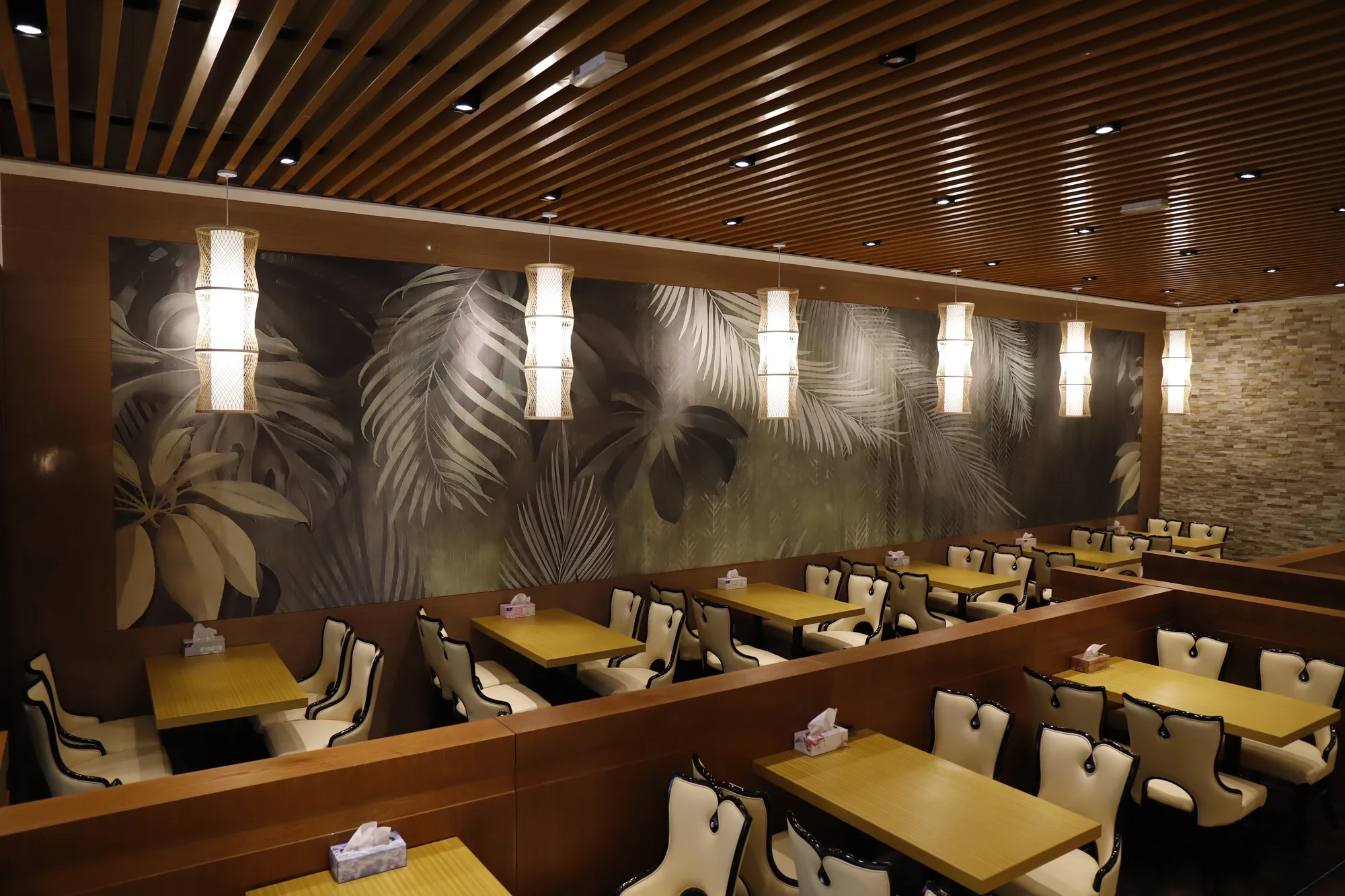 Voucher na cokoli z menu asijské restaurace Sayam v hodnotě 500 Kč: thajská kuchyně i sushi