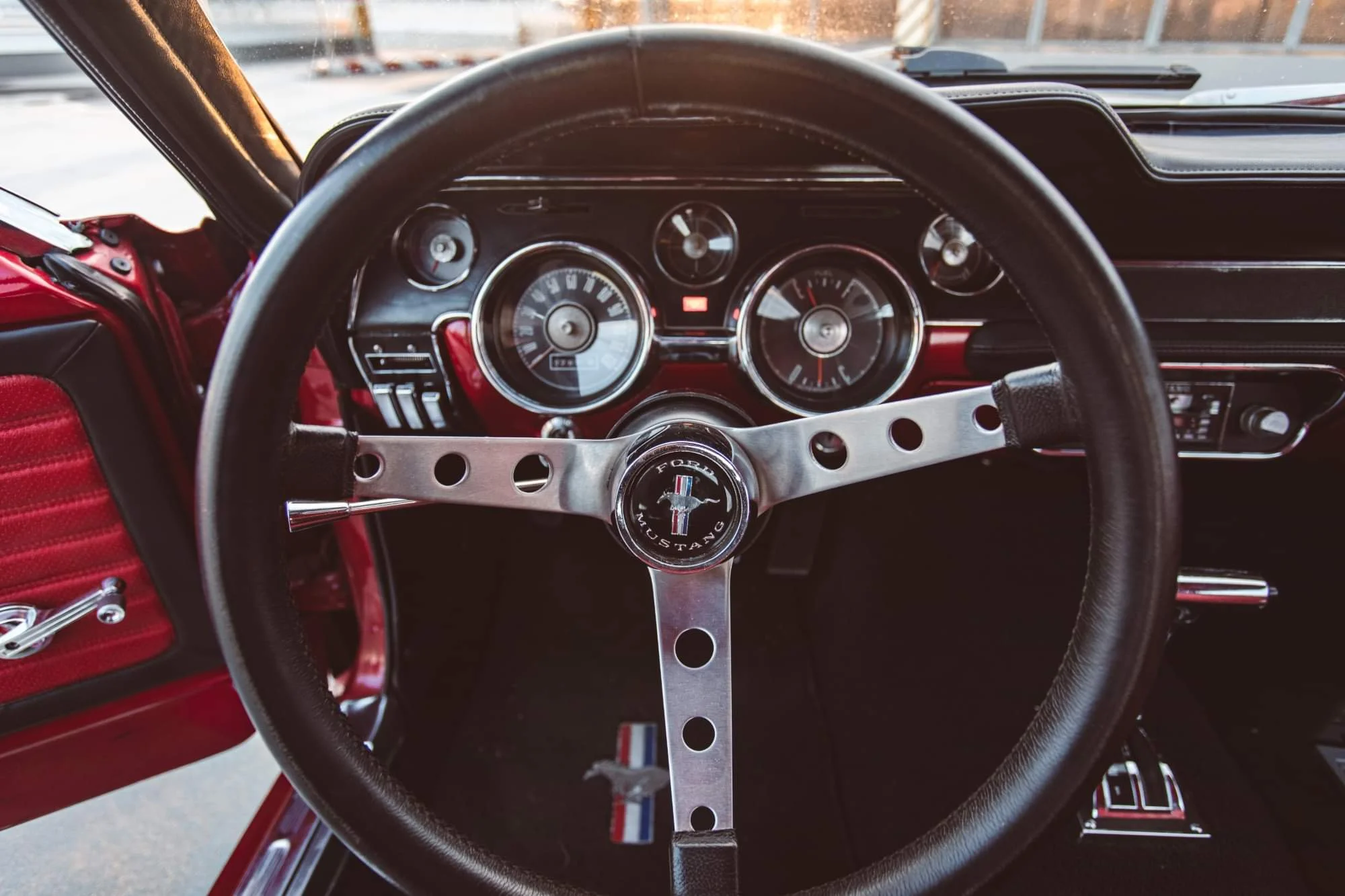 Zážitková jízda v legendárním Fordu Mustang 1968 V8: spolujezdec i řidič, 15-60 minut