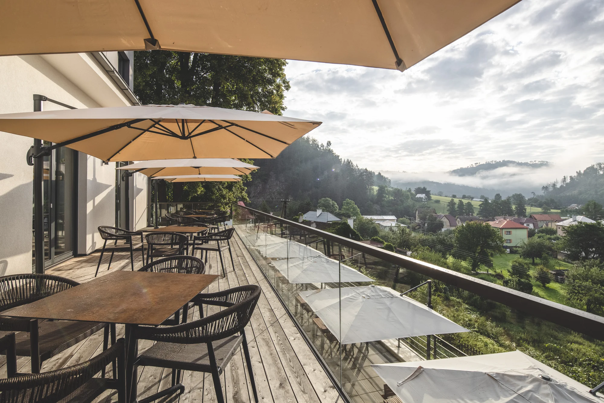 Krásný resort u přehrady Vír na Vysočině: snídaně i večeře, dřevostavby a prvorepubliková vila