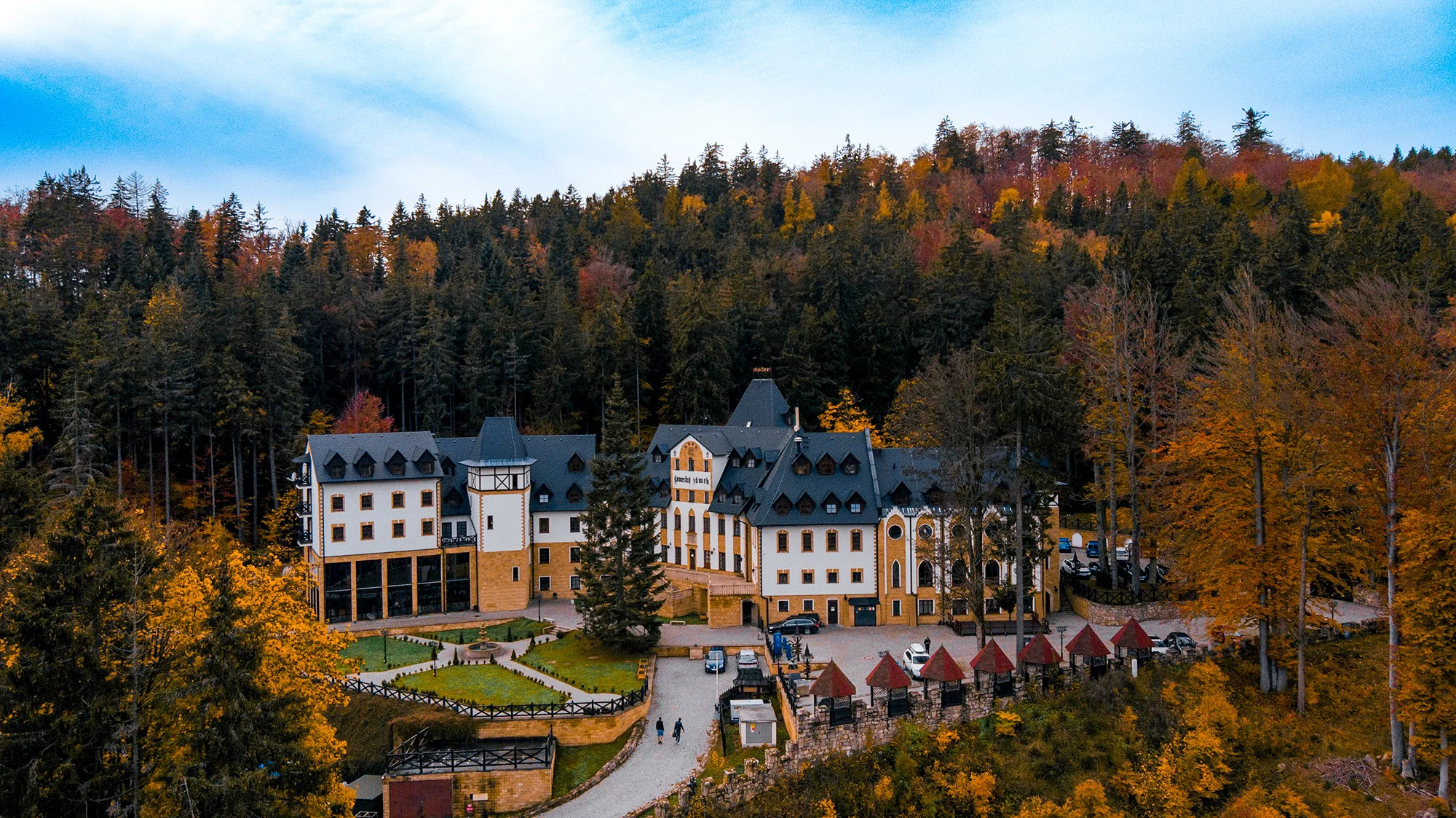 Relax na Zámku Lužec: 3 hod. ve wellness se speleoterapií či snídaní nebo večeří formou bufetu