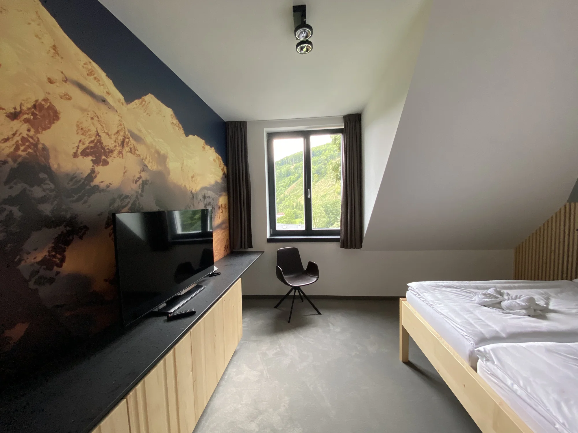 Krásný resort u přehrady Vír na Vysočině: snídaně i večeře, dřevostavby a prvorepubliková vila