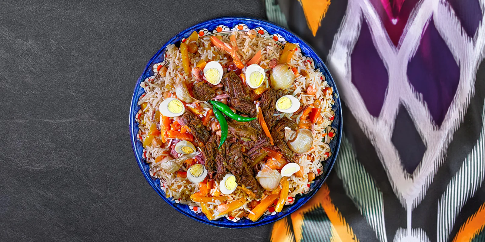 Uzbecké degustační menu pro 2–4 osoby v samém centru Prahy: chuchvara, pilaf i samsa, manti a šašlik