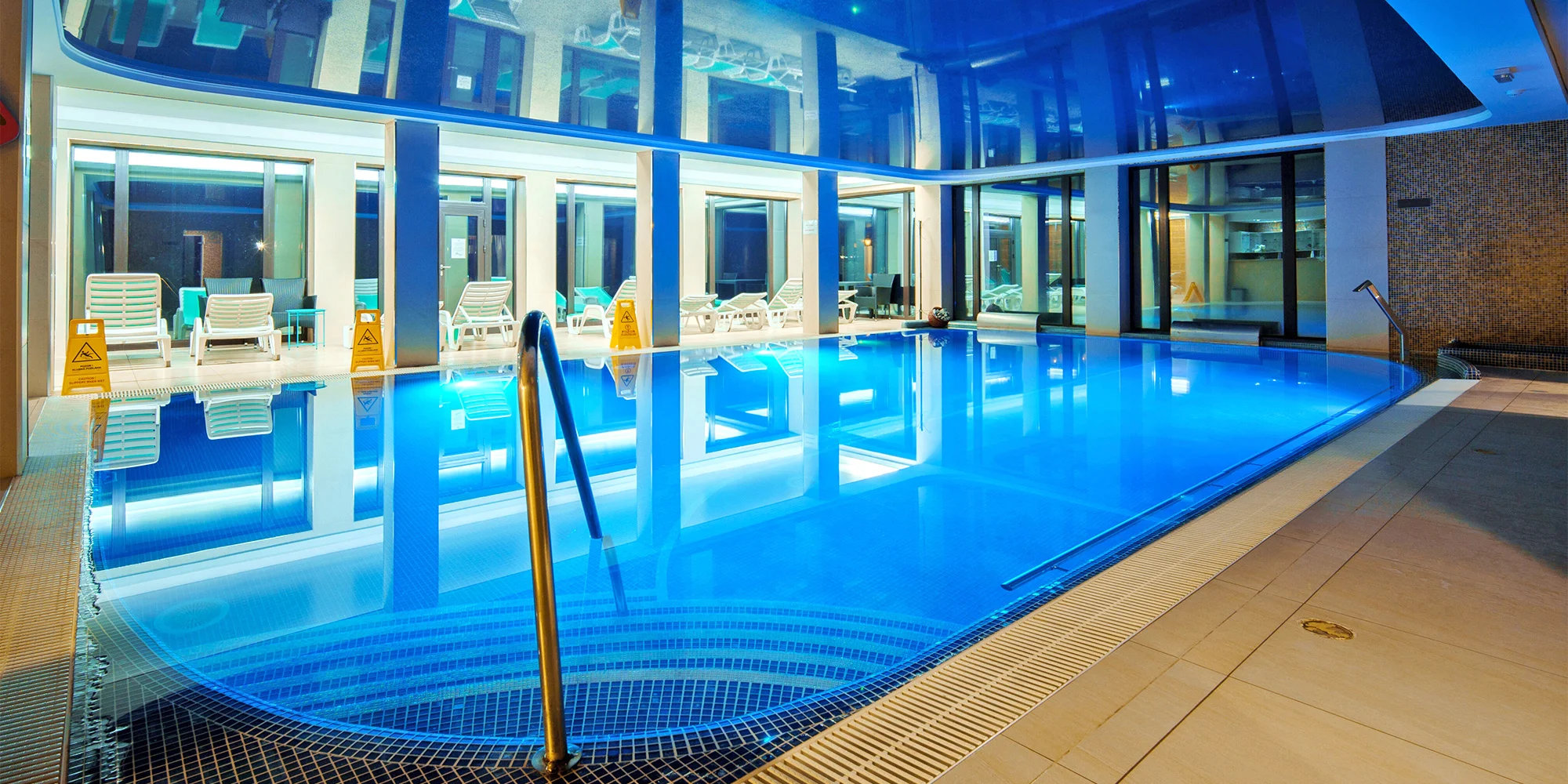 Relax na Zámku Lužec: 3 hod. ve wellness se speleoterapií či snídaní nebo večeří formou bufetu