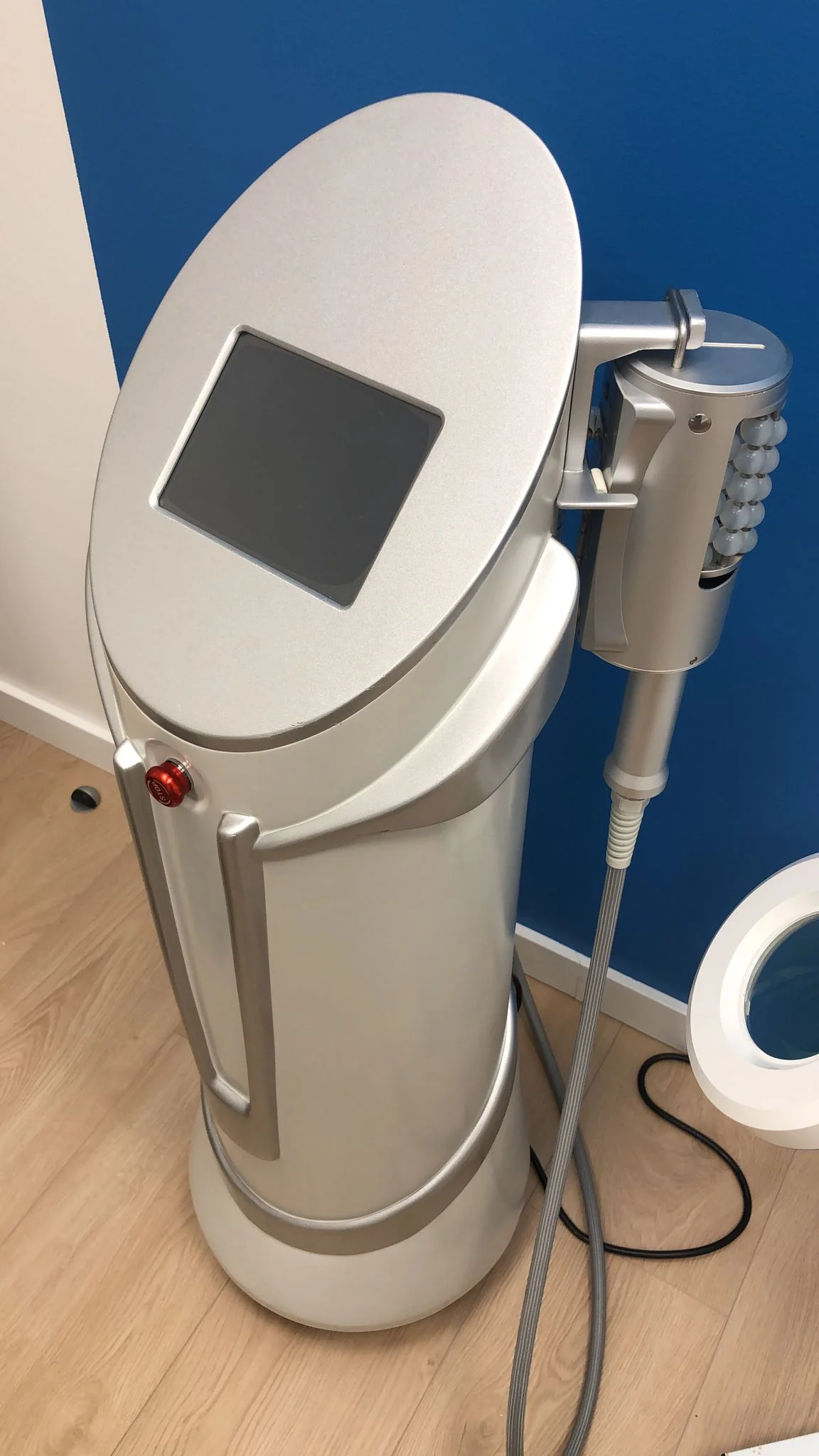Procedura dle výběru: kolagenárium, válečková masáž endosférou či elektromagnetické křeslo