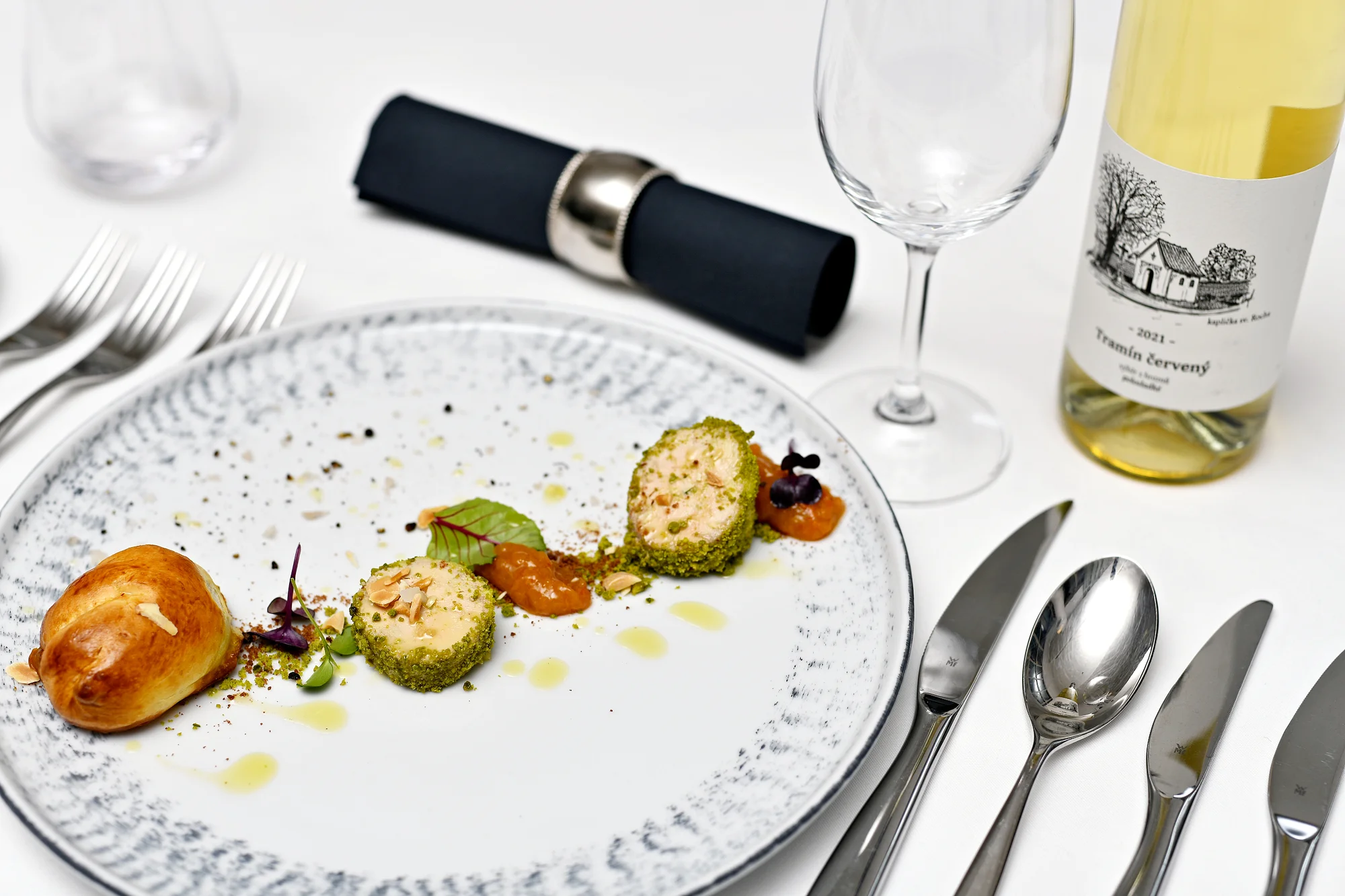 7chodové menu i vinné párování v hotelu na Malé Straně pro 2 osoby