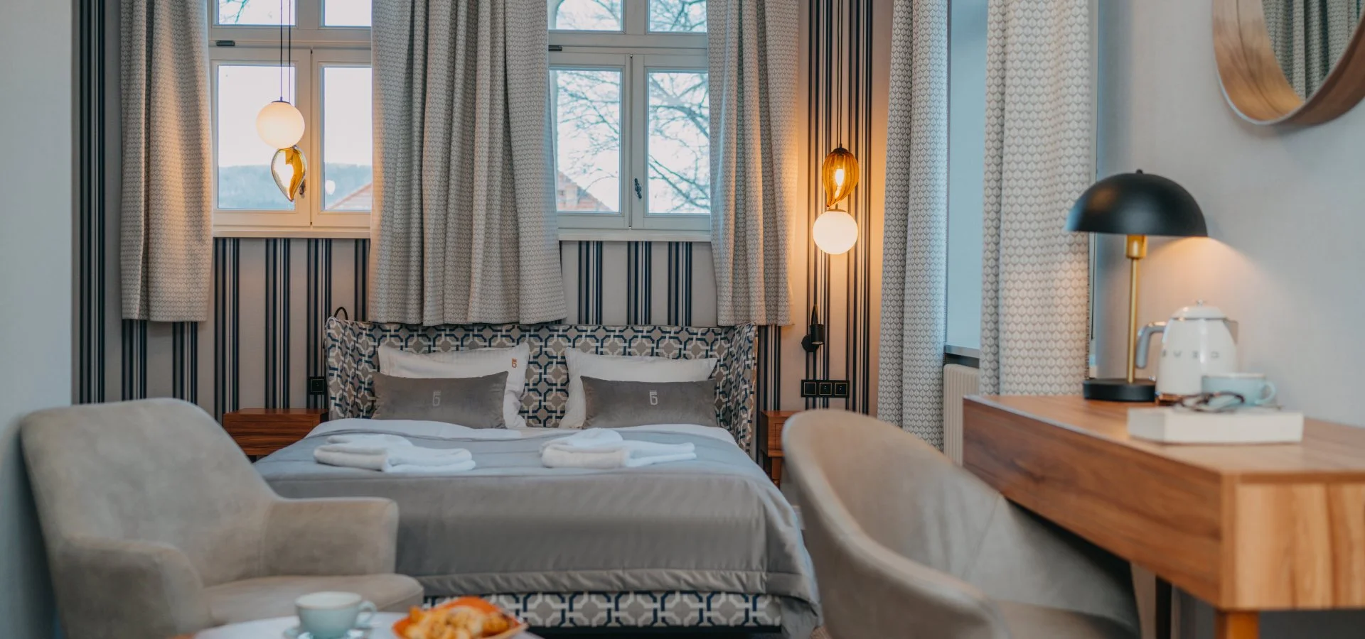 Adult only apartmány ve Sklářské Porubě: historický hotel se zahradou, wellness, snídaně i kinosál