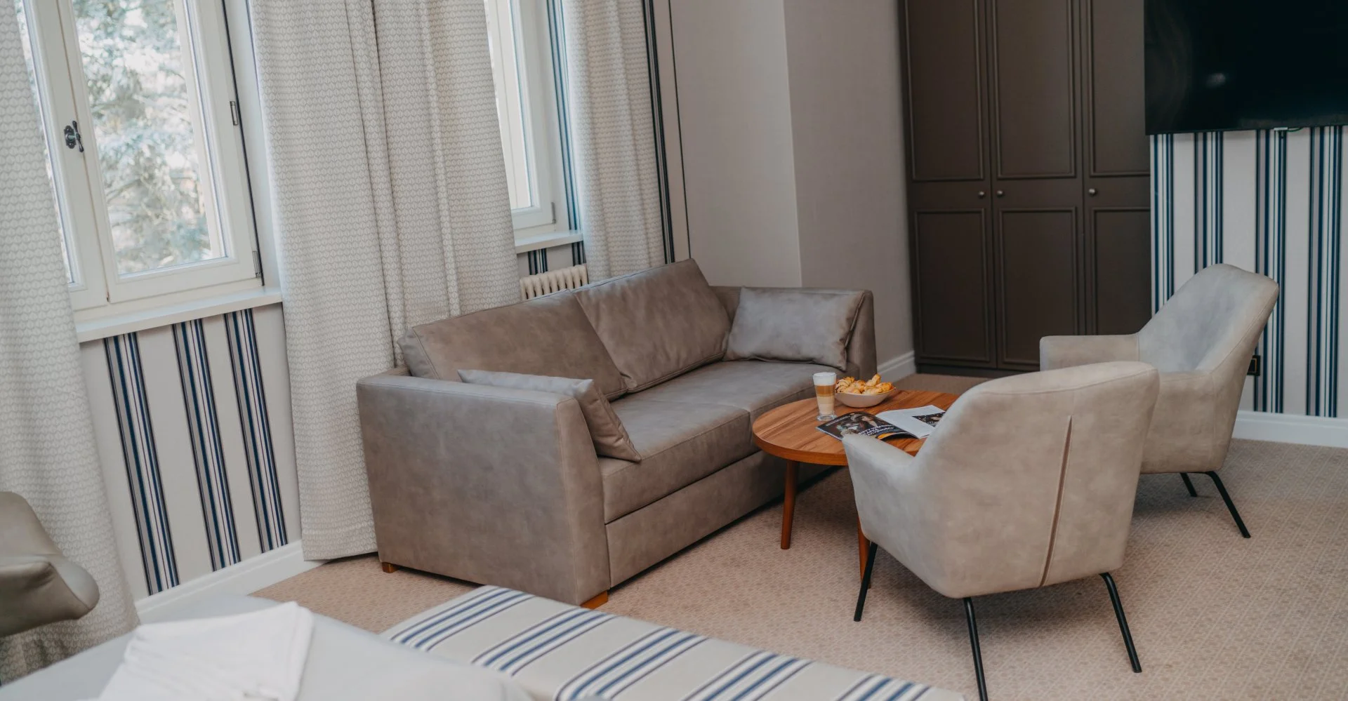 Adult only apartmány ve Sklářské Porubě: historický hotel se zahradou, wellness, snídaně i kinosál