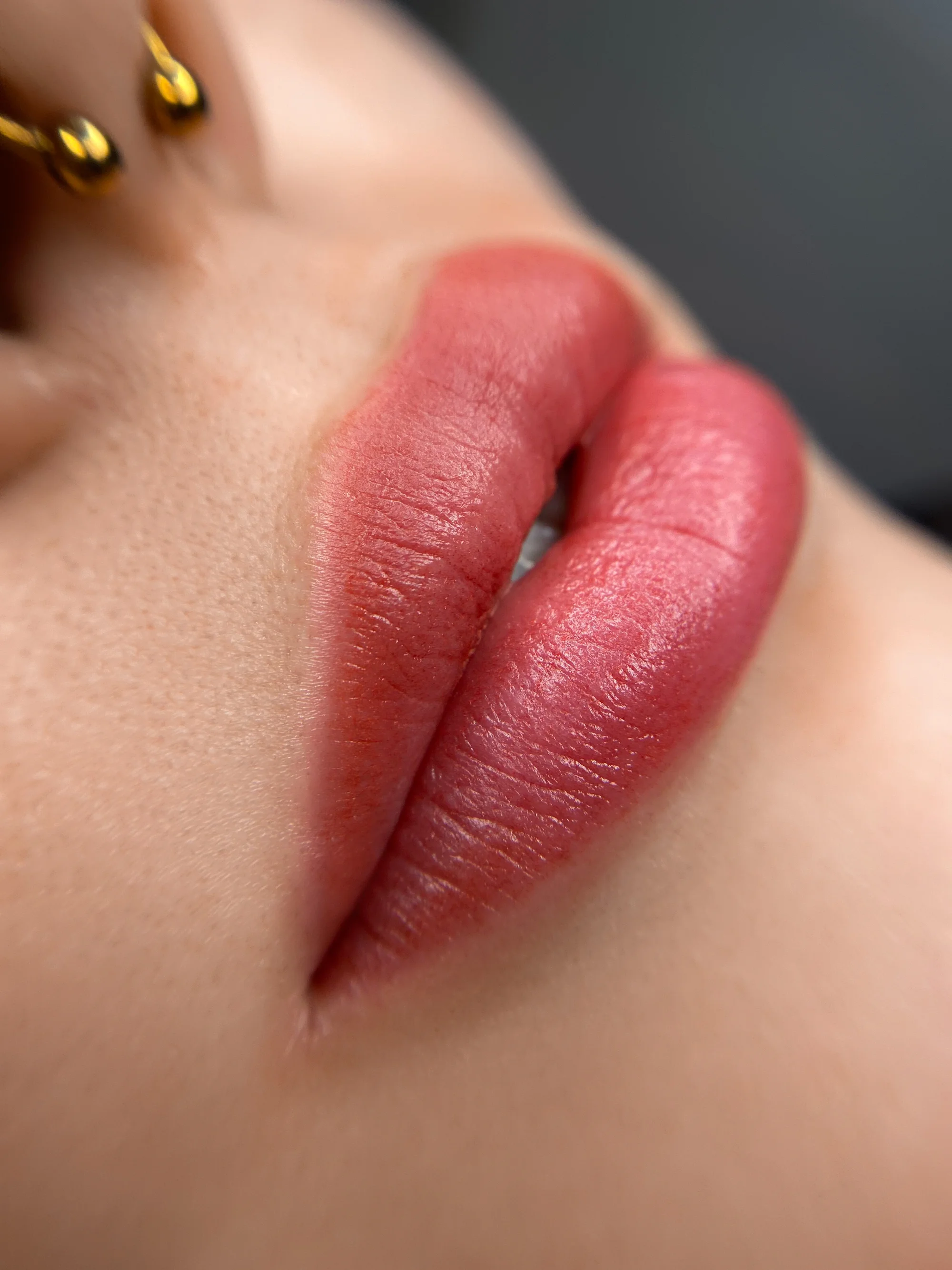 Permanentní make-up obočí pudrovou metodou nebo akvarelových rtů
