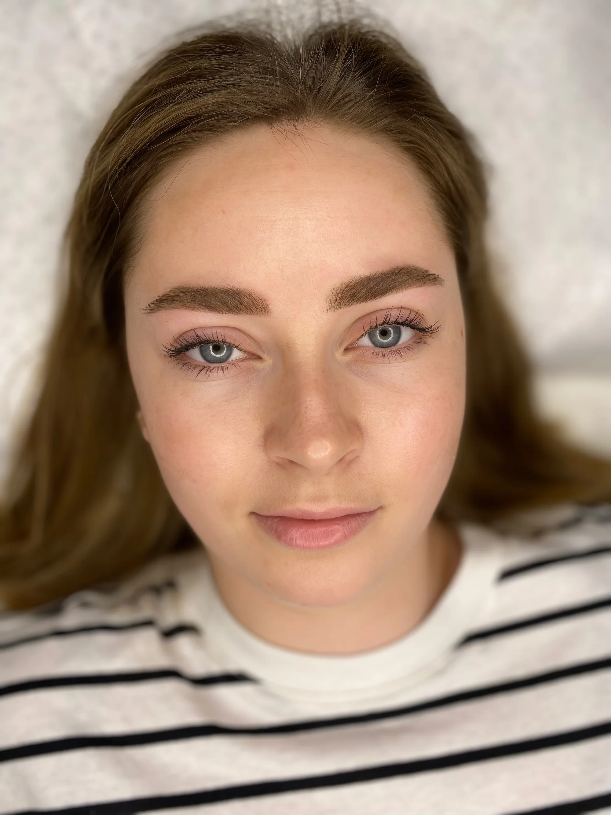 Permanentní make-up obočí pudrovou metodou nebo akvarelových rtů