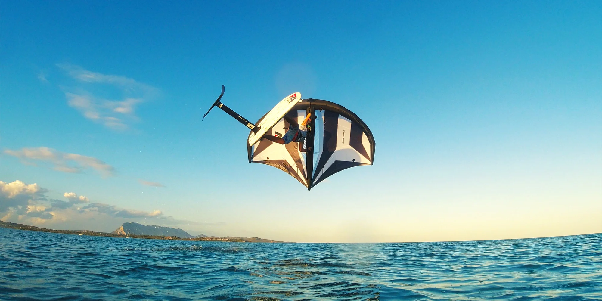 Vyzkoušejte wing-surfing: 2hod. kurz vč. zapůjčení vybavení pro 1 či 2 osoby
