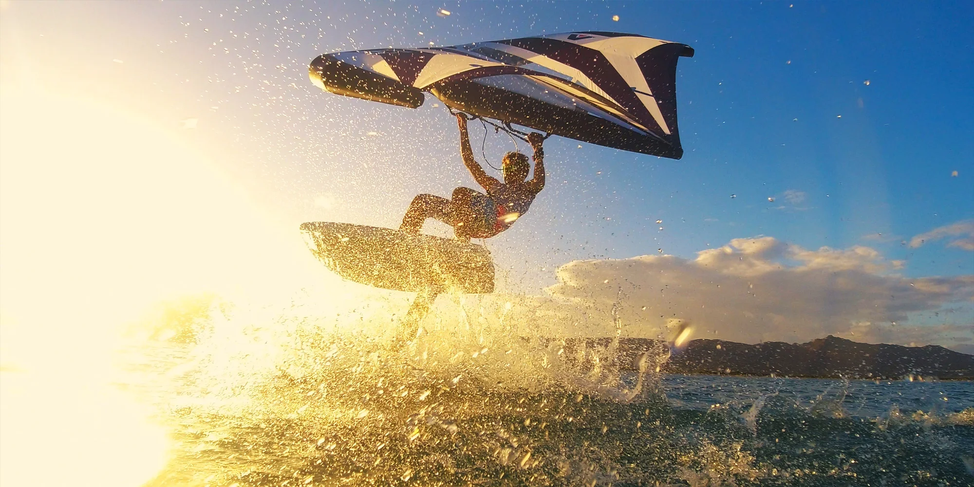 Vyzkoušejte wing-surfing: 2hod. kurz vč. zapůjčení vybavení pro 1 či 2 osoby