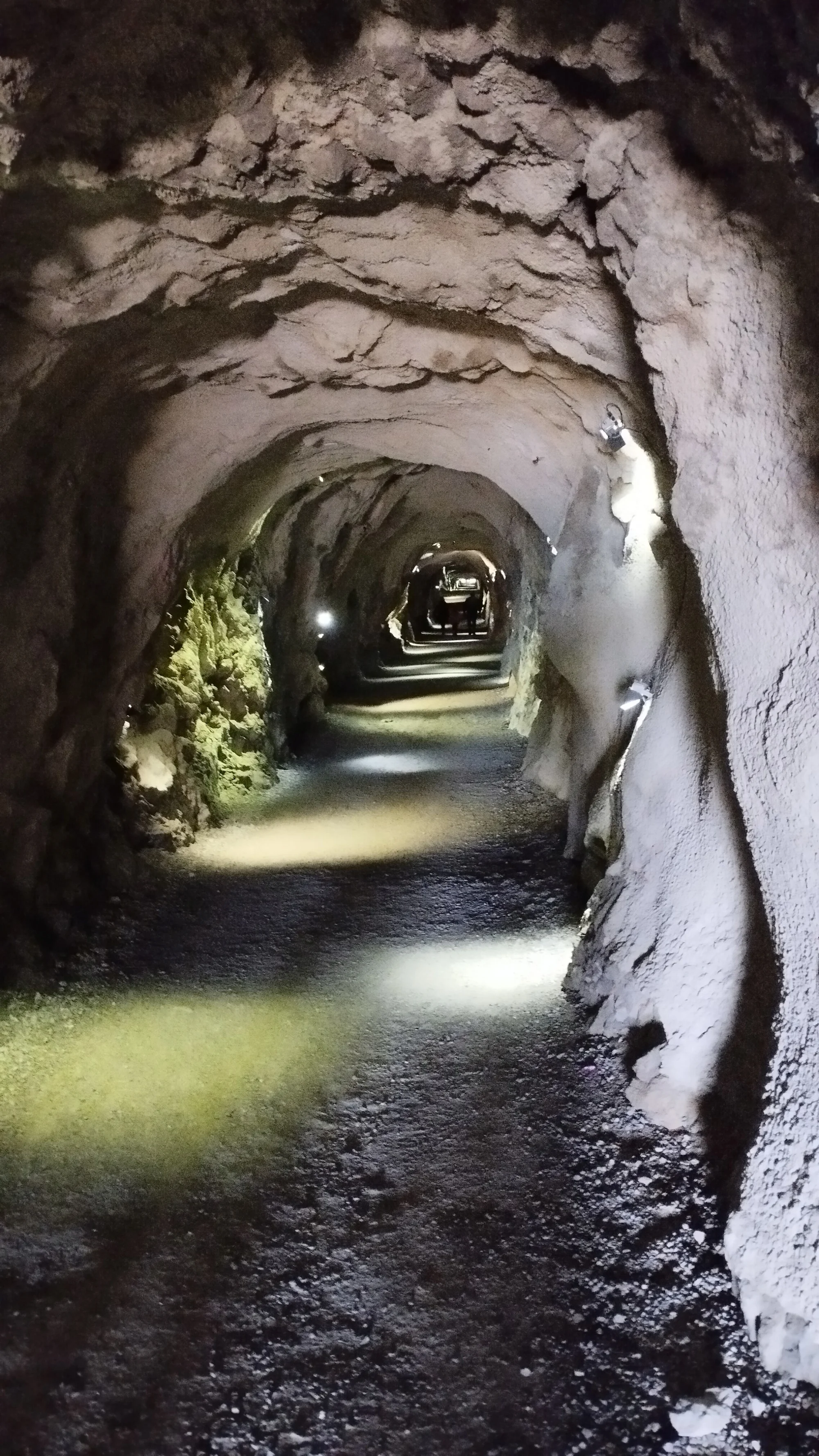 Výlet do Rakouska: největší ledová jeskyně na světě a dvoustupňový vodopád