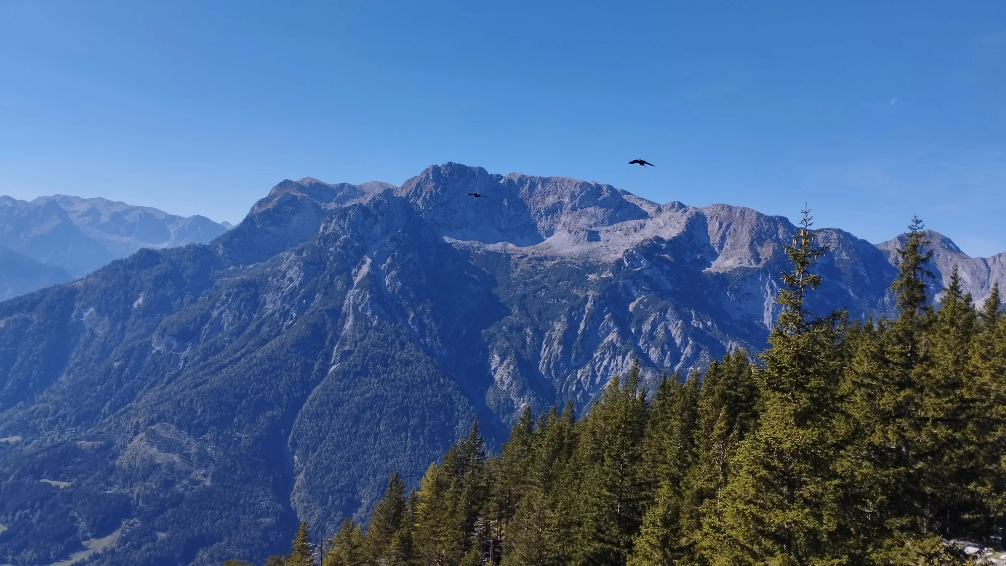Výlet do Rakouska: největší ledová jeskyně na světě a dvoustupňový vodopád
