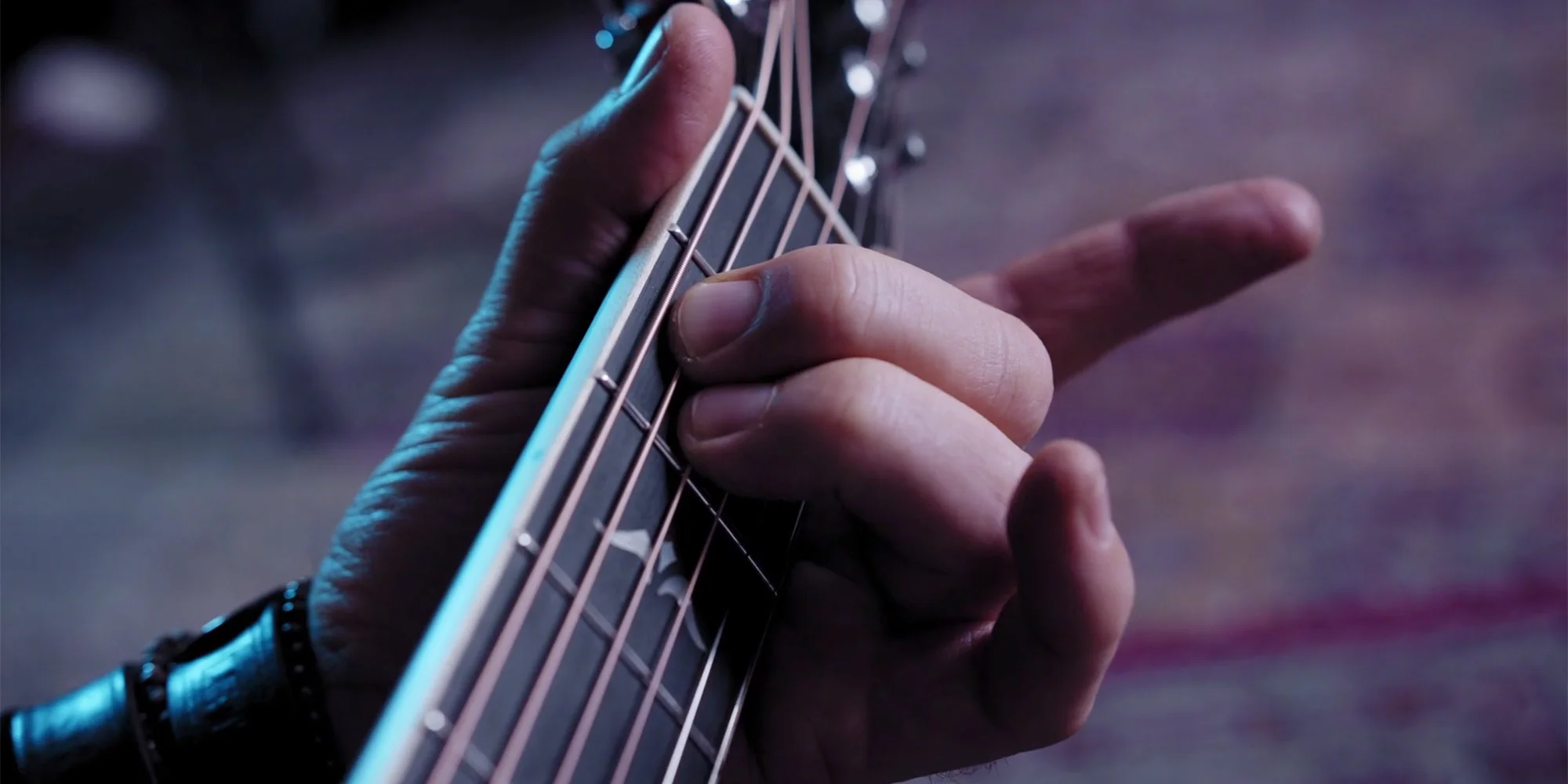 Online kurz hry na kytaru s Honzou Ponocným: pro úplné začátečníky i mírně pokročilé