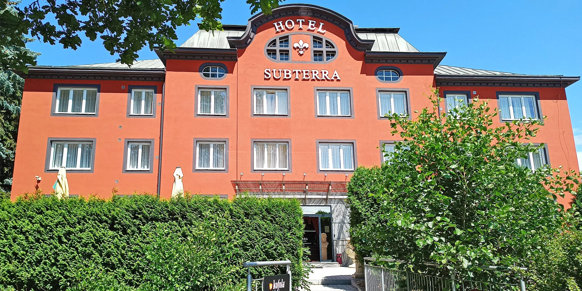 Vepřové hody pro 2 osoby: zabijačková polévka, pečené koleno se zelím a domácí koláč