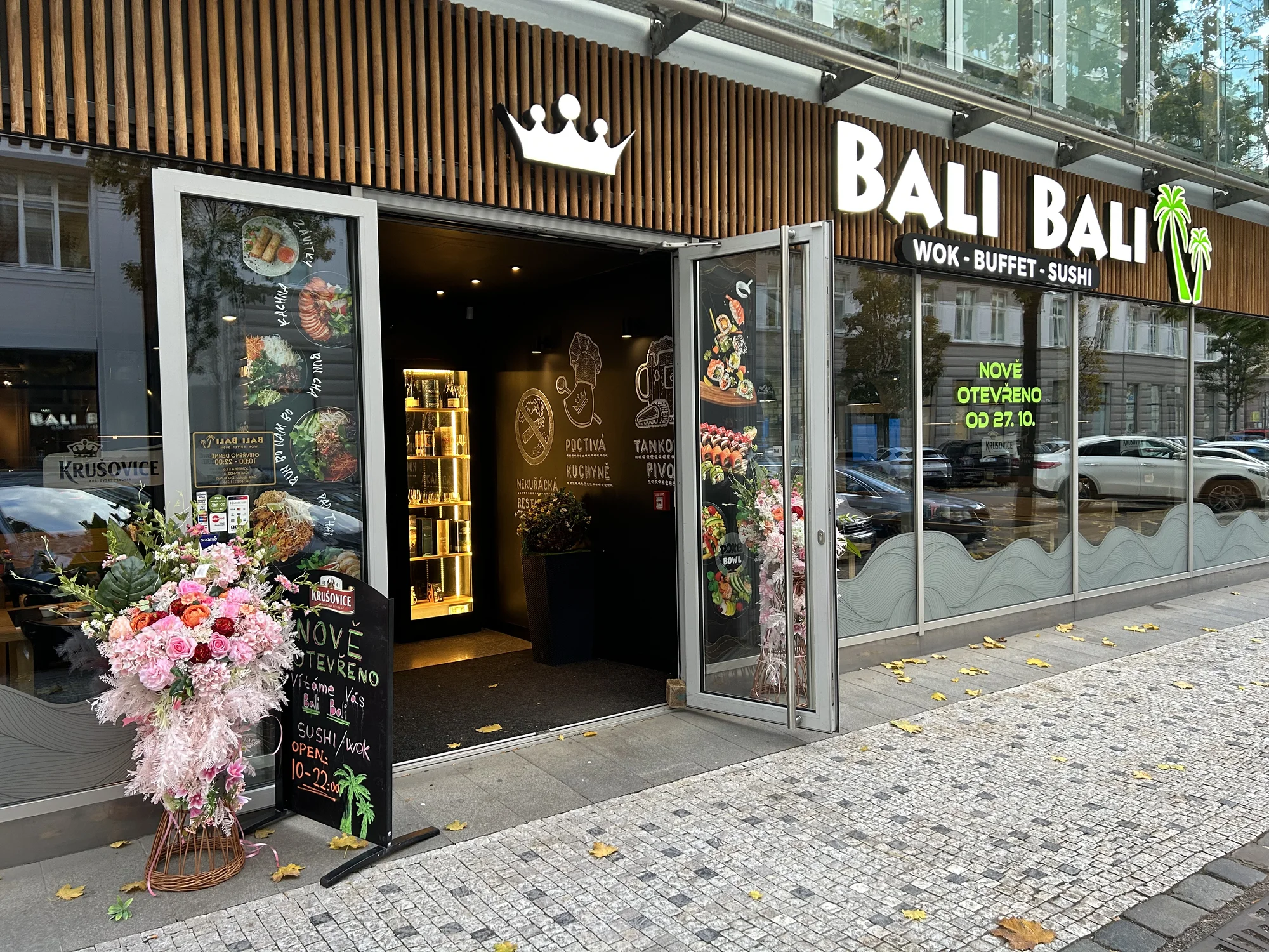 All you can eat v karlínském Bali Bali: studený a teplý wok a sushi bufet s asijskými specialitami