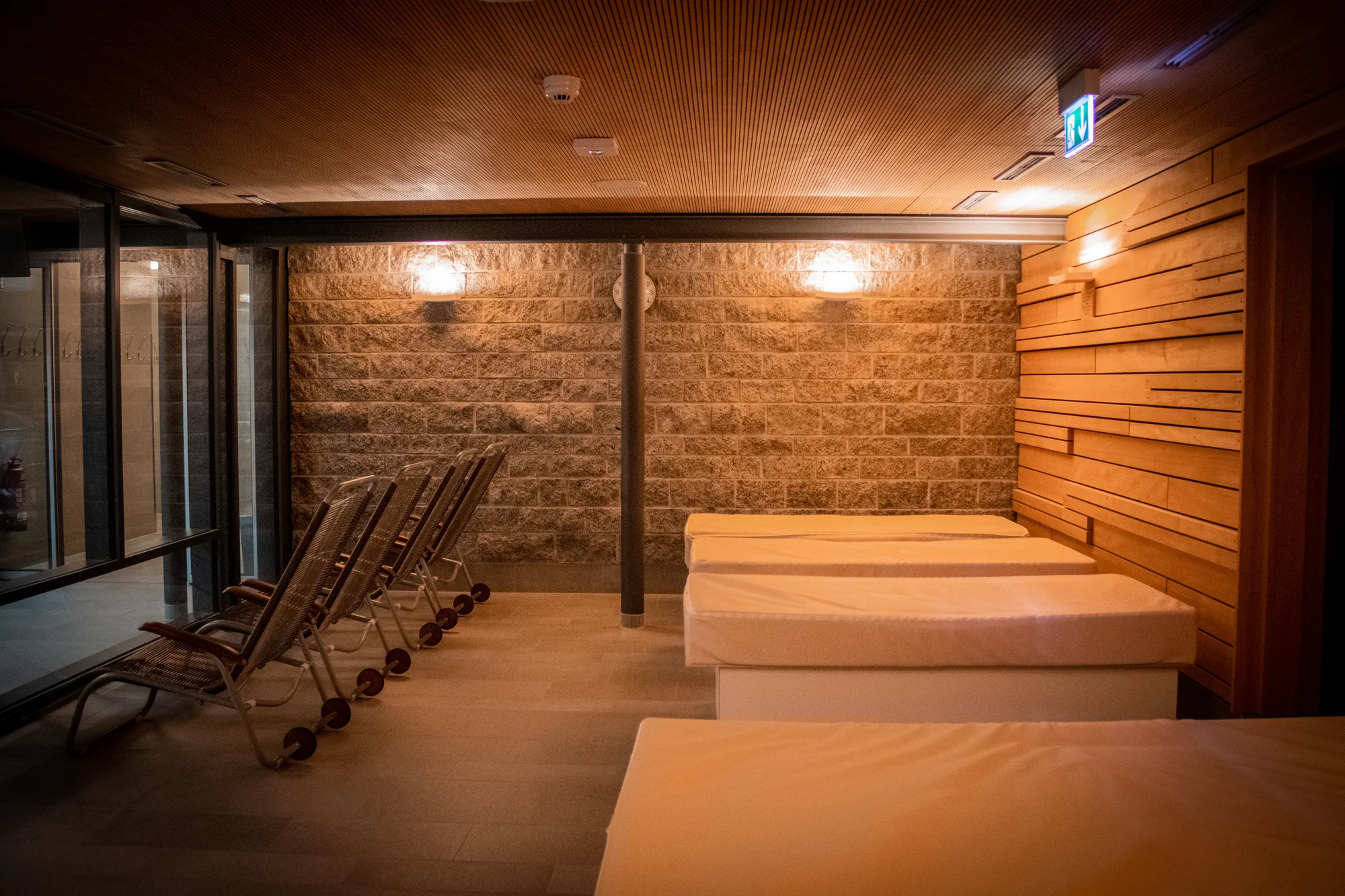 Relax pro 2 osoby: vstup do vodního a wellness světa, poukaz do restaurace i masáž