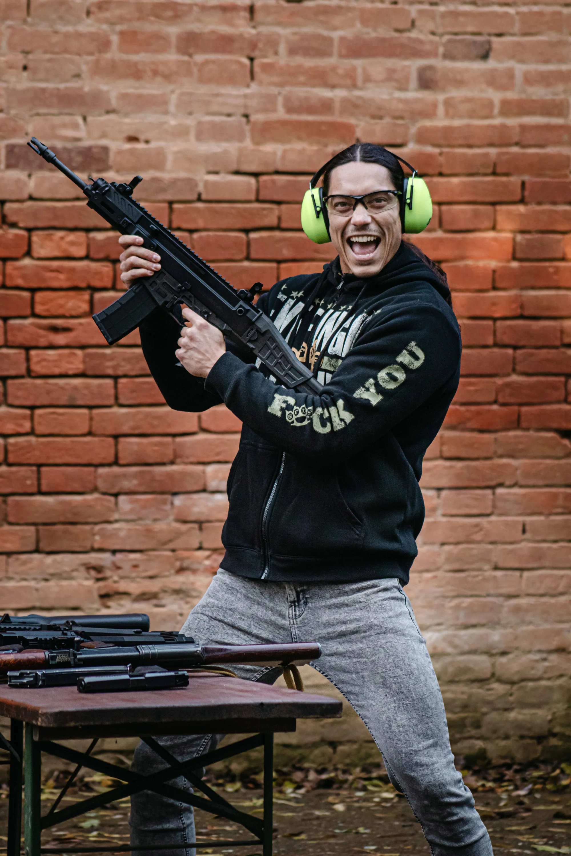 Střelecký balíček ve Fortové pevnosti: 2–5 zbraní s až 50 náboji, Beretta i Scorpion či BREN