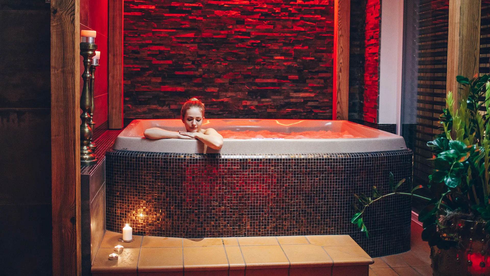 Vstup do veřejného či privátního wellness až pro 4 osoby: vířivka, sauna i prosecco