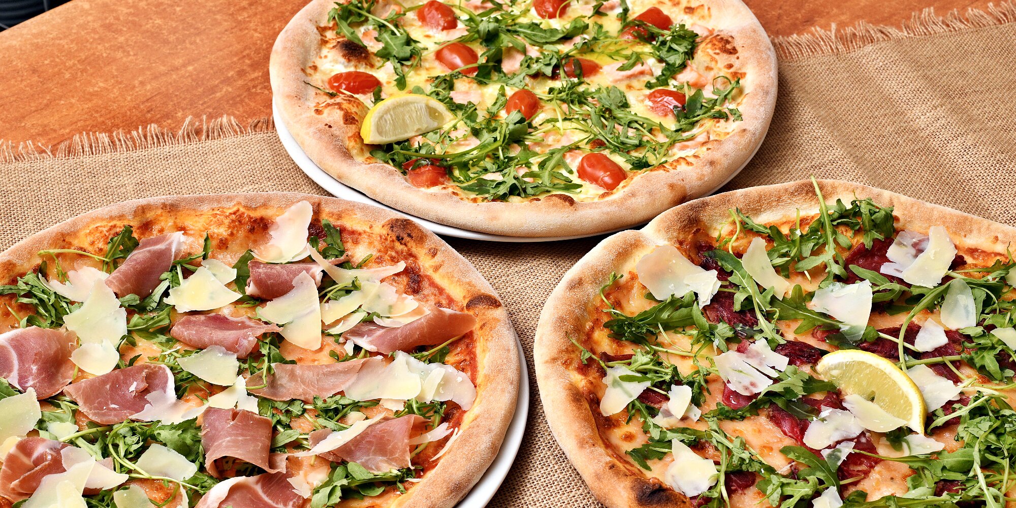 Pizza dle výběru pro 1–2 osoby: klasické i speciální