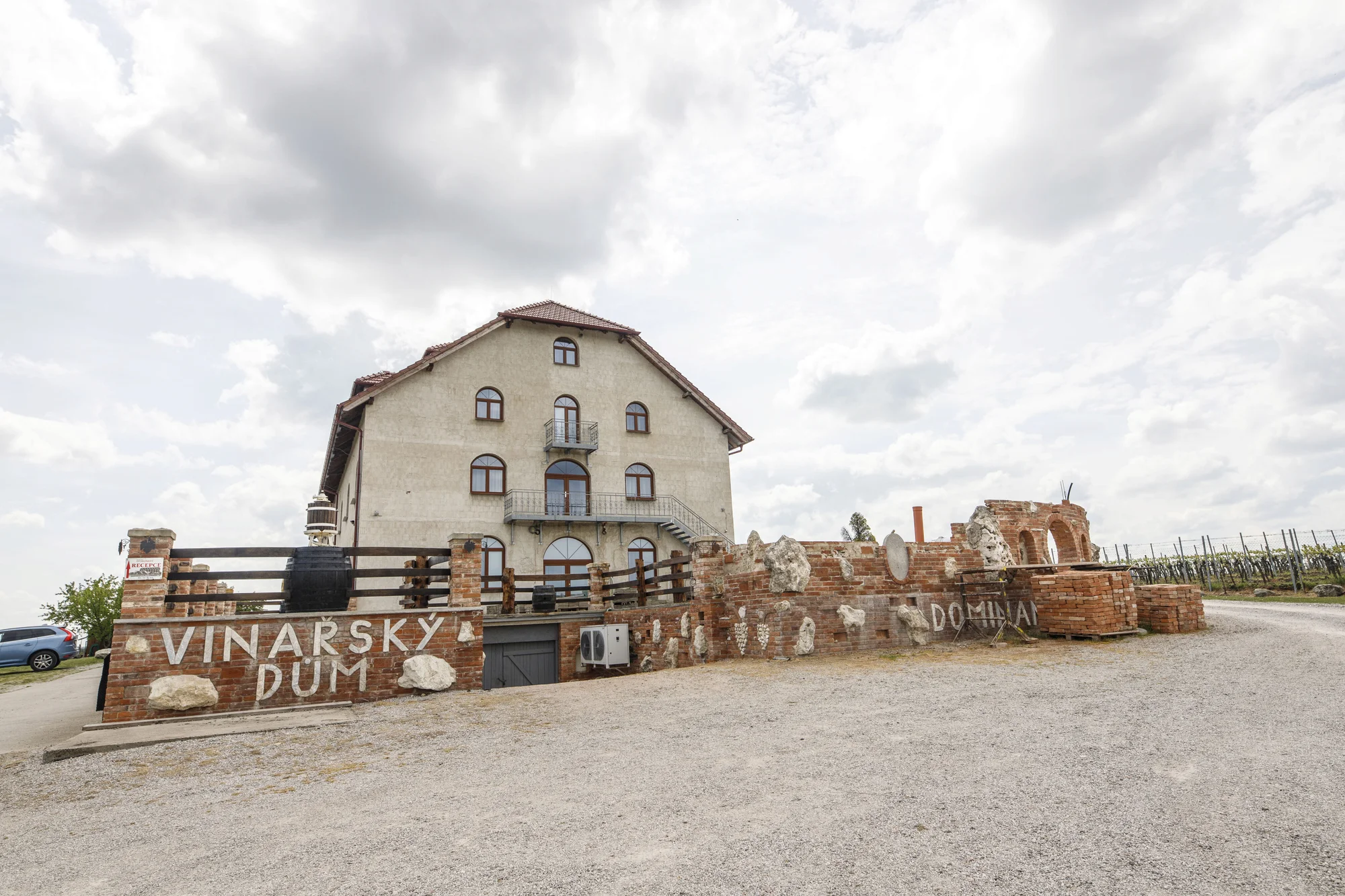 Skvělý relax na jižní Moravě až pro 6 osob: ubytování mezi vinicemi, polopenze a víno
